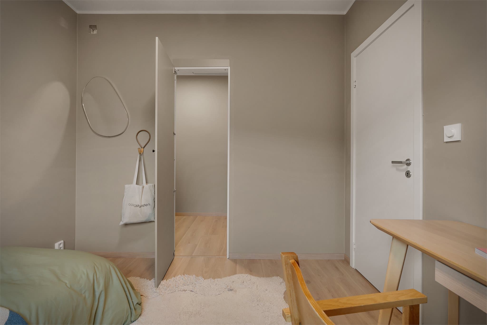 - Innvendig bod/omkledningsrom -