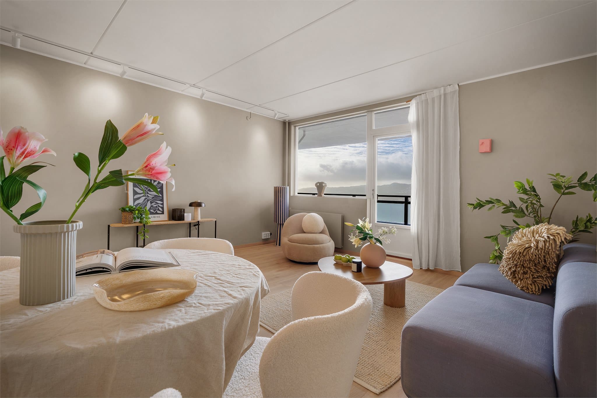 - Leilighet med høy standard til salgs med svært attraktiv beliggenhet i Ytre Sandviken! Eksklusiv og omfattende renovert -