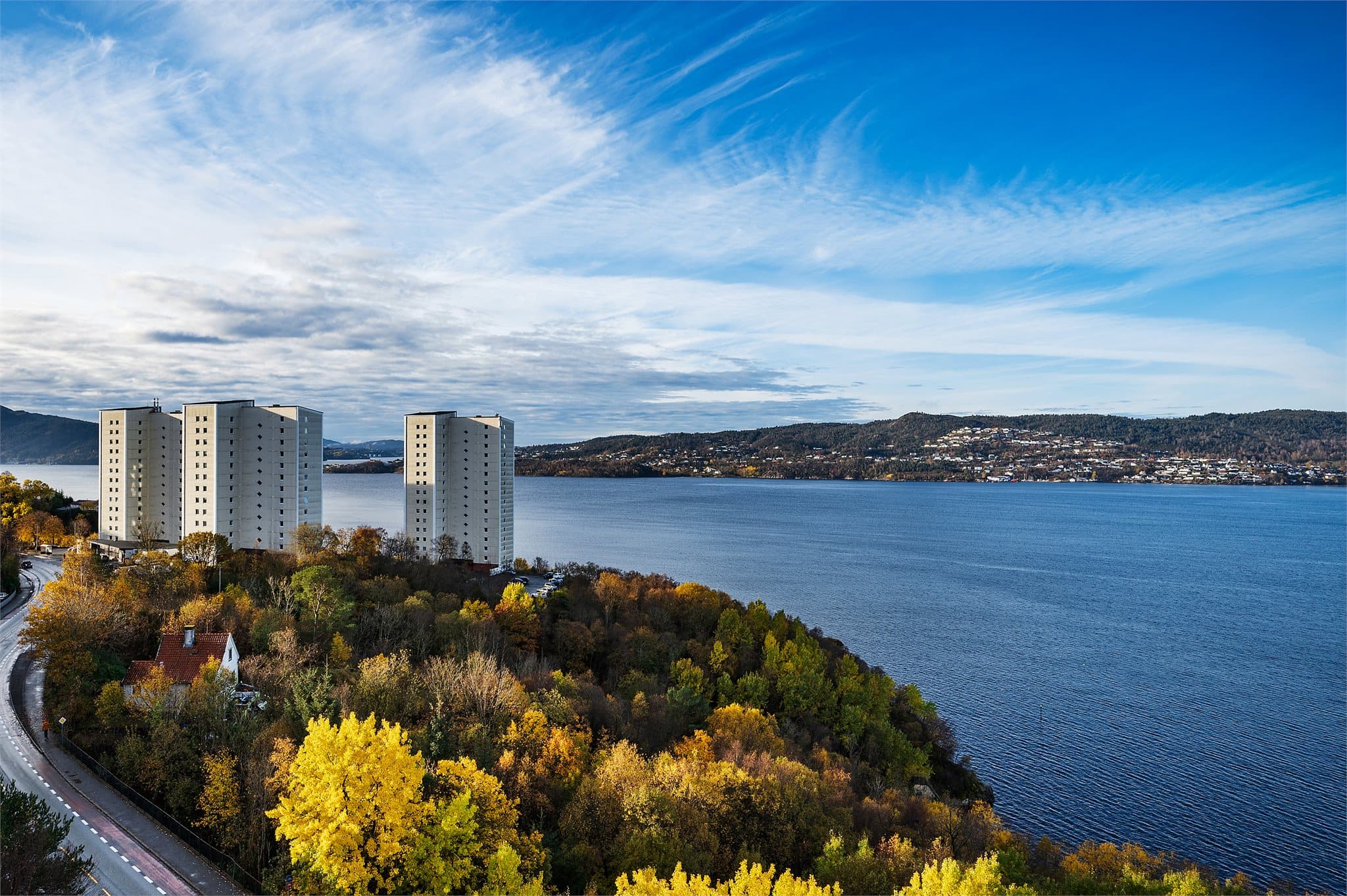 - Du har også umiddelbar nærhet til sjø, by og fjell -
