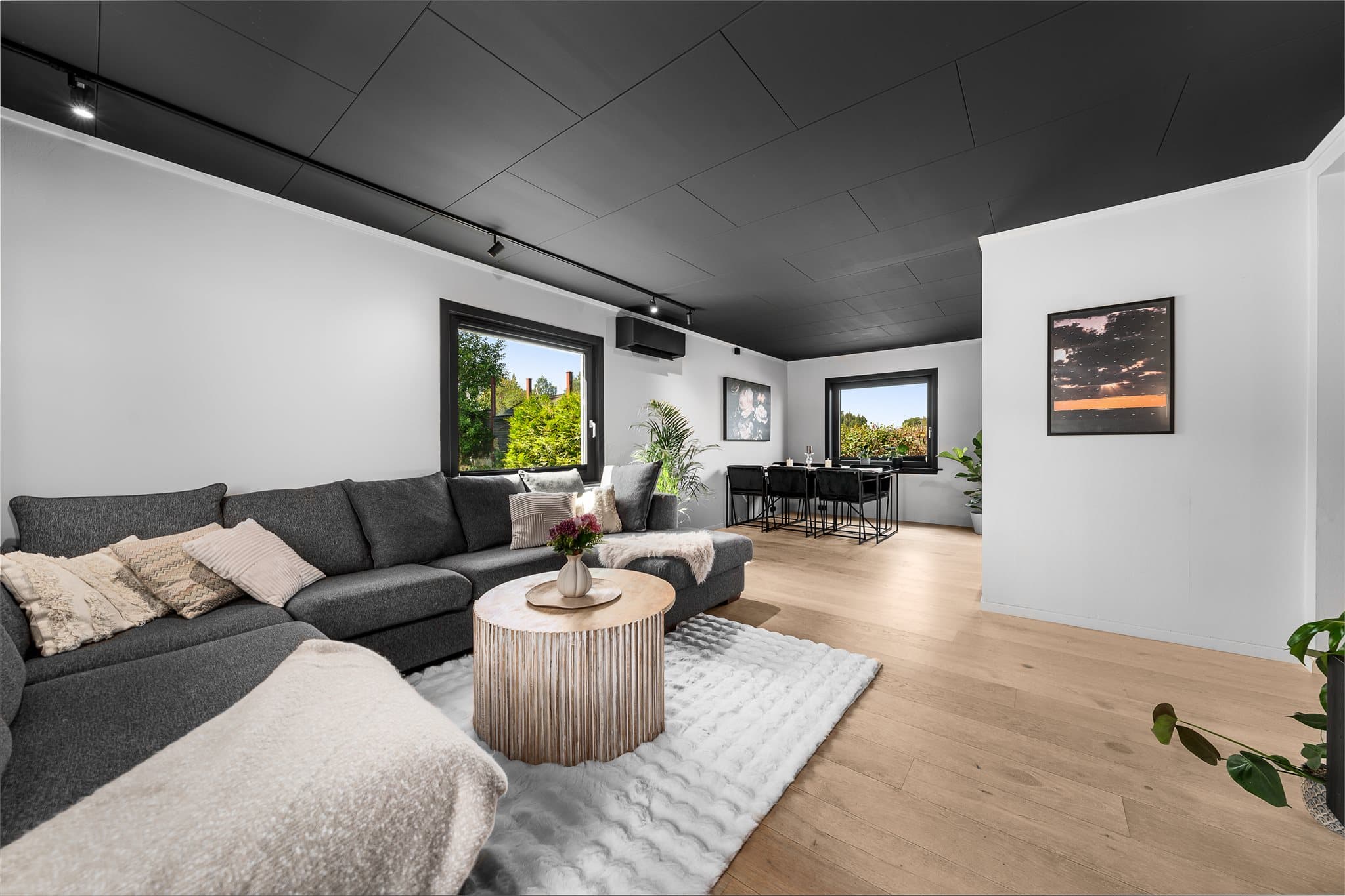 Det er lagt varmekabler i gulv i hele leiligheten med unntak av soverommene.