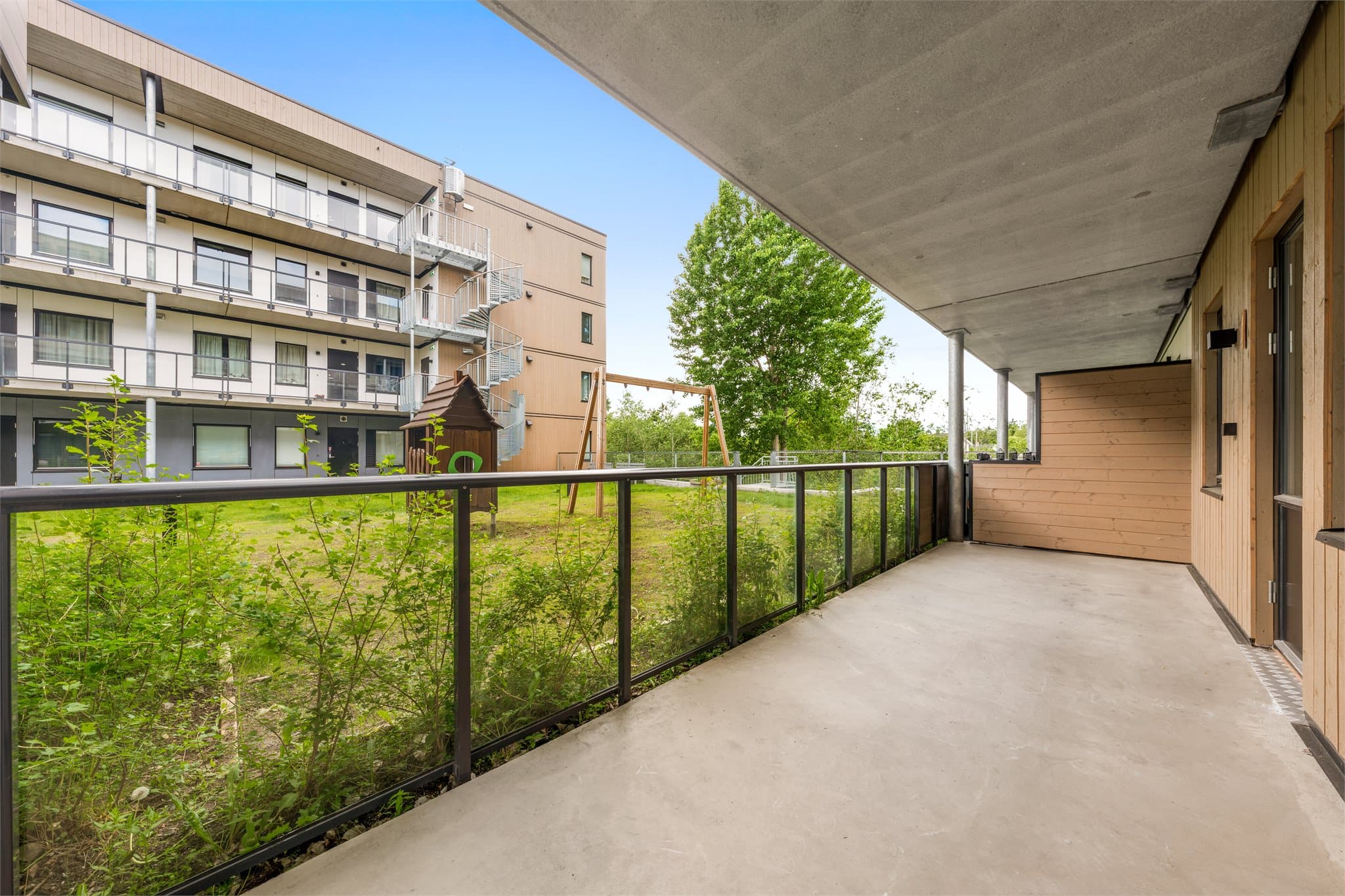 Terrasse vendt mot hyggelige fellesområde