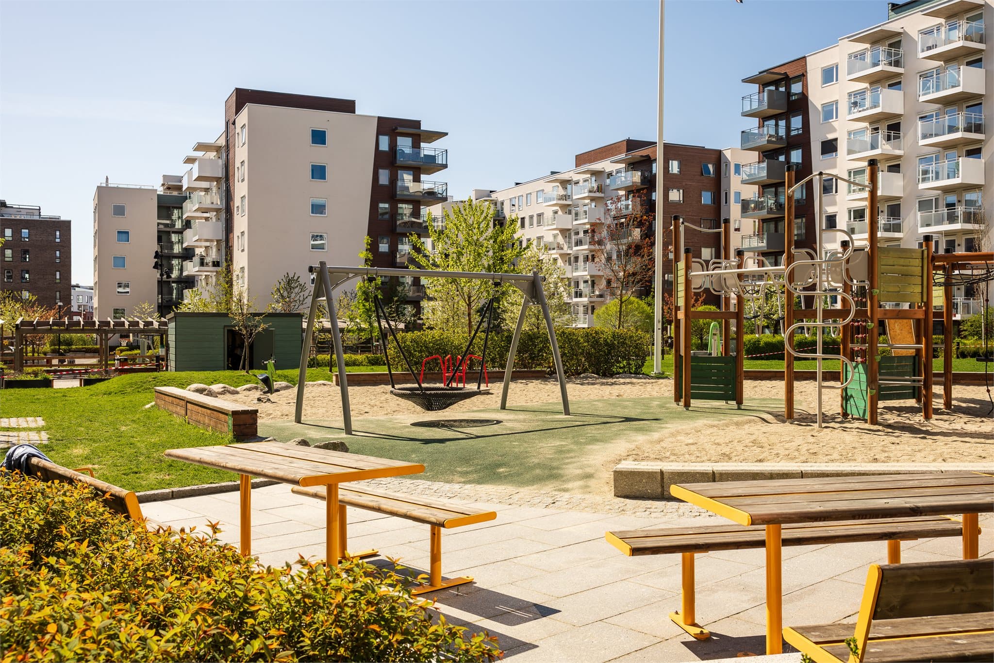 Nok av boltreplass for både små og store.