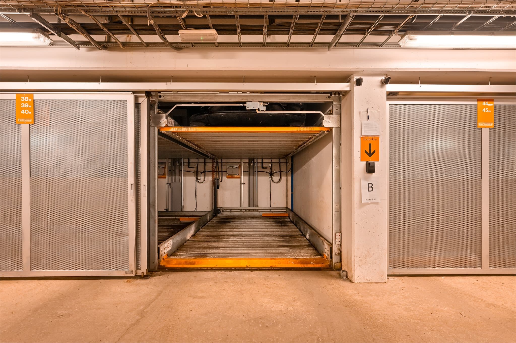 Garasjeplass (nr 42) i felles anlegg medfølger.