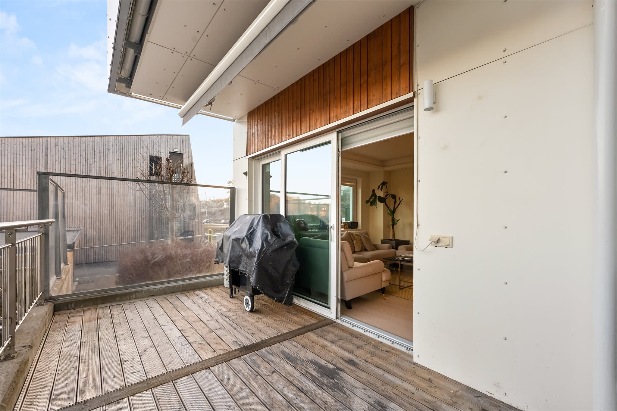 Leiligheten har en terrasse på ca. 13 kvm med gode solforhold.