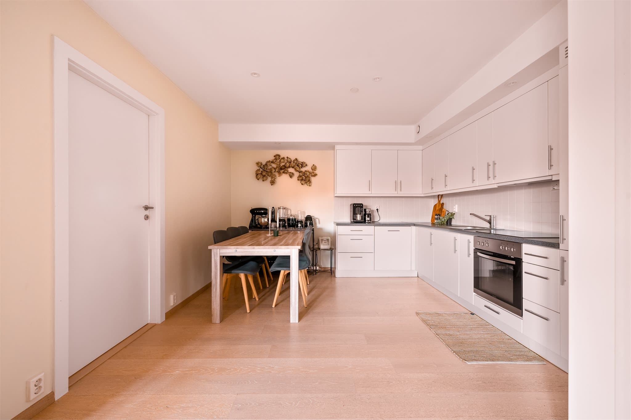 Det er god plass til en spisegruppe.