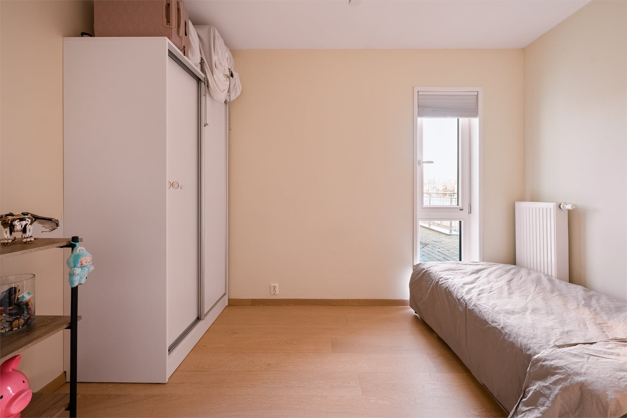 Soverom 2 egner seg godt som barnerom, gjesterom eller hjemmekontor.