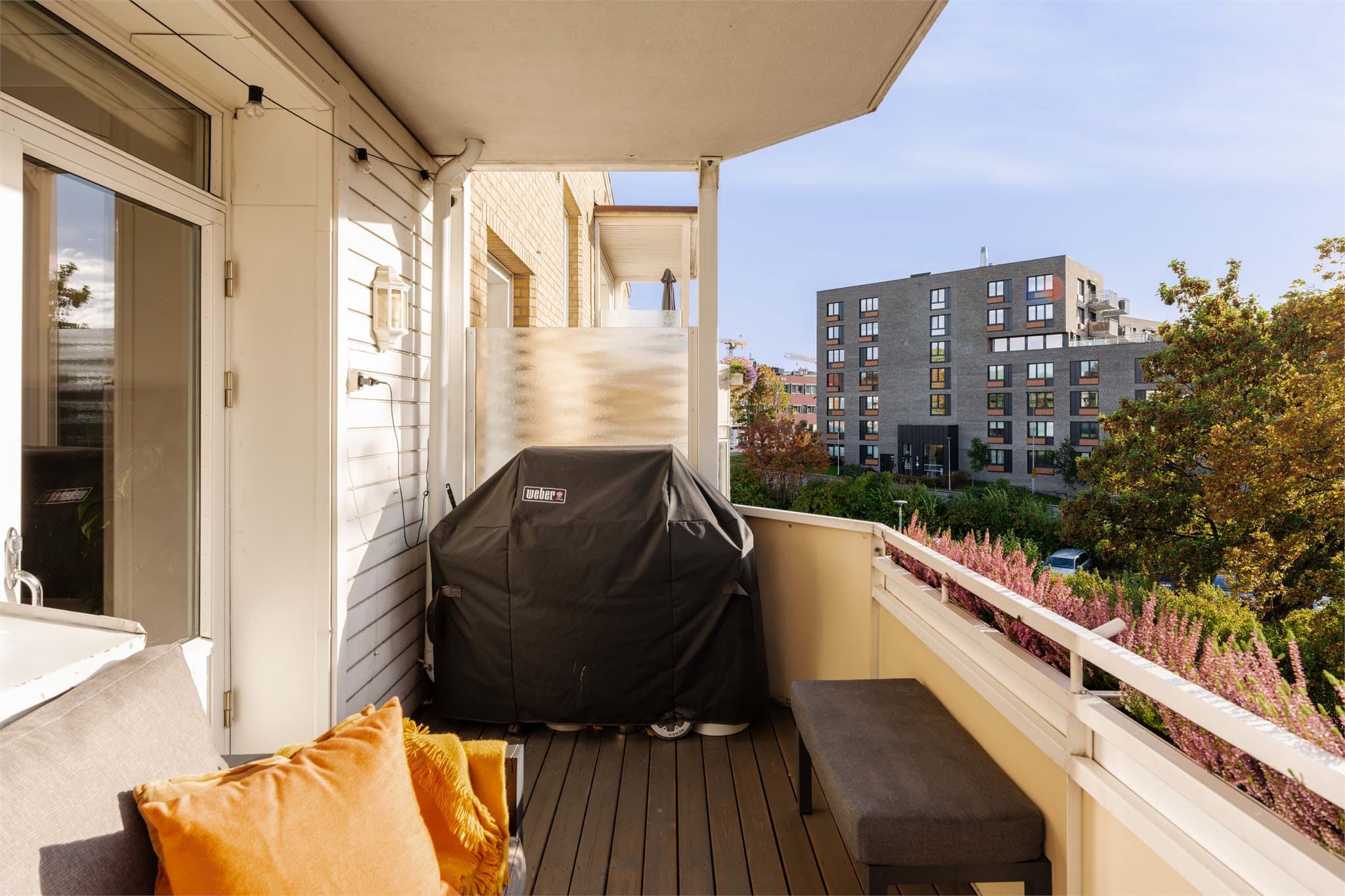 Balkongen vender mot sydvest og er mål til 7,3 m².