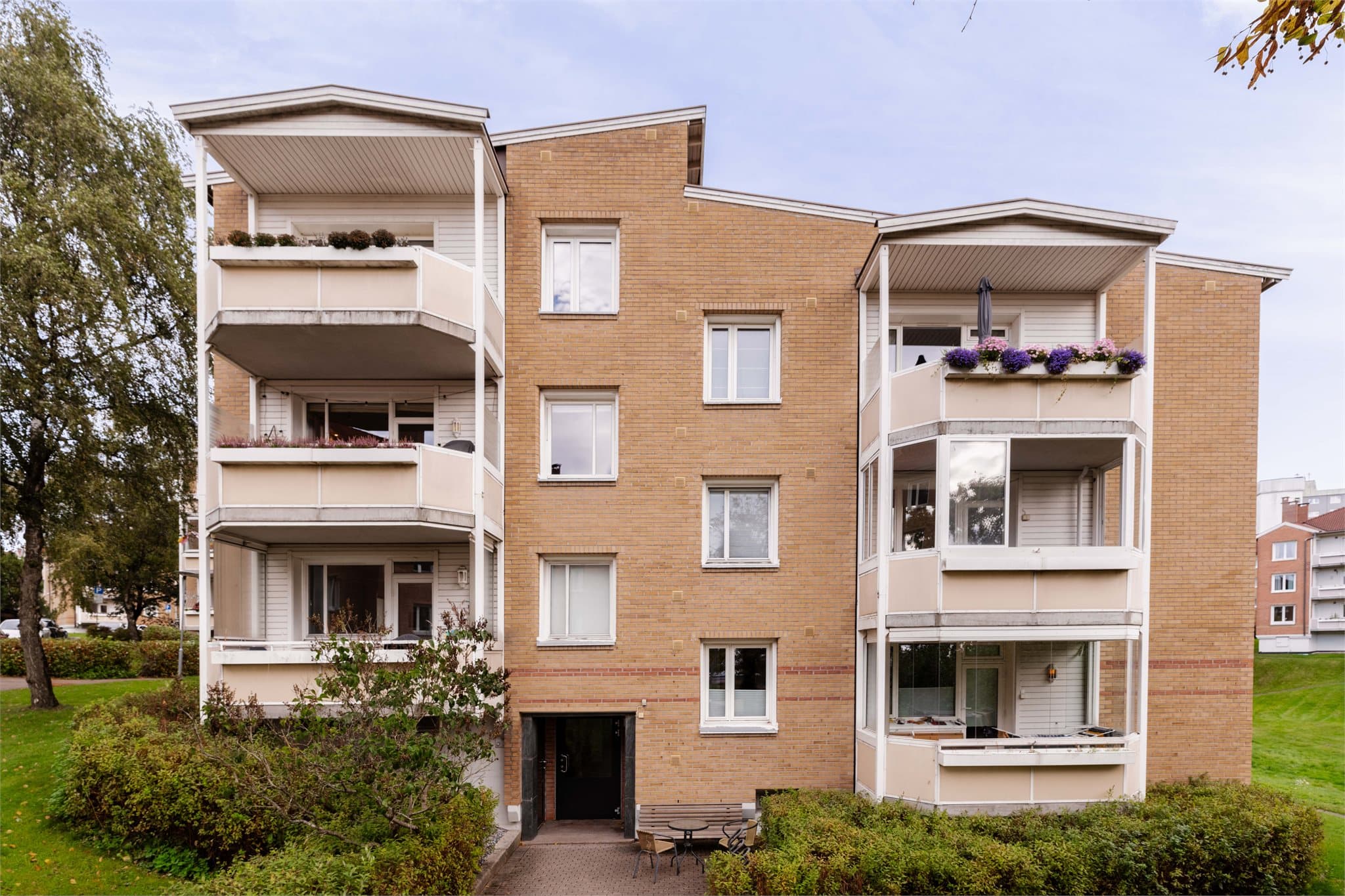 Attraktiv beliggenhet i et veldrevet borettslag med familievennlige omgivelser.