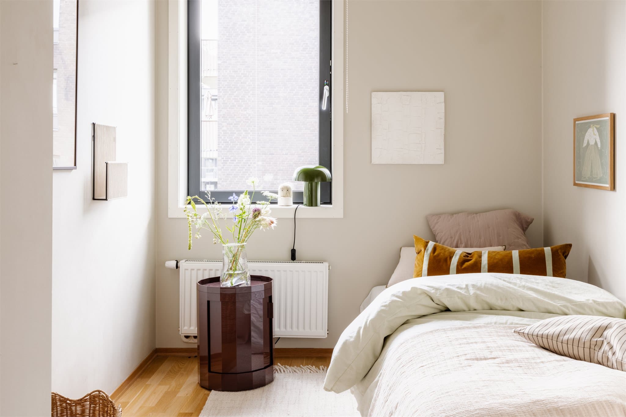 Perfekt som både barnerom, gjesterom eller kontor - alt etter behov!