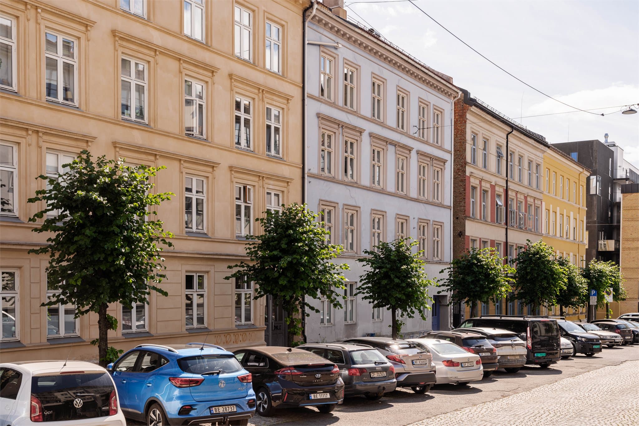 Eiendommen ligger sentralt på Rodeløkka, skjermet fra den travleste bypulsen.