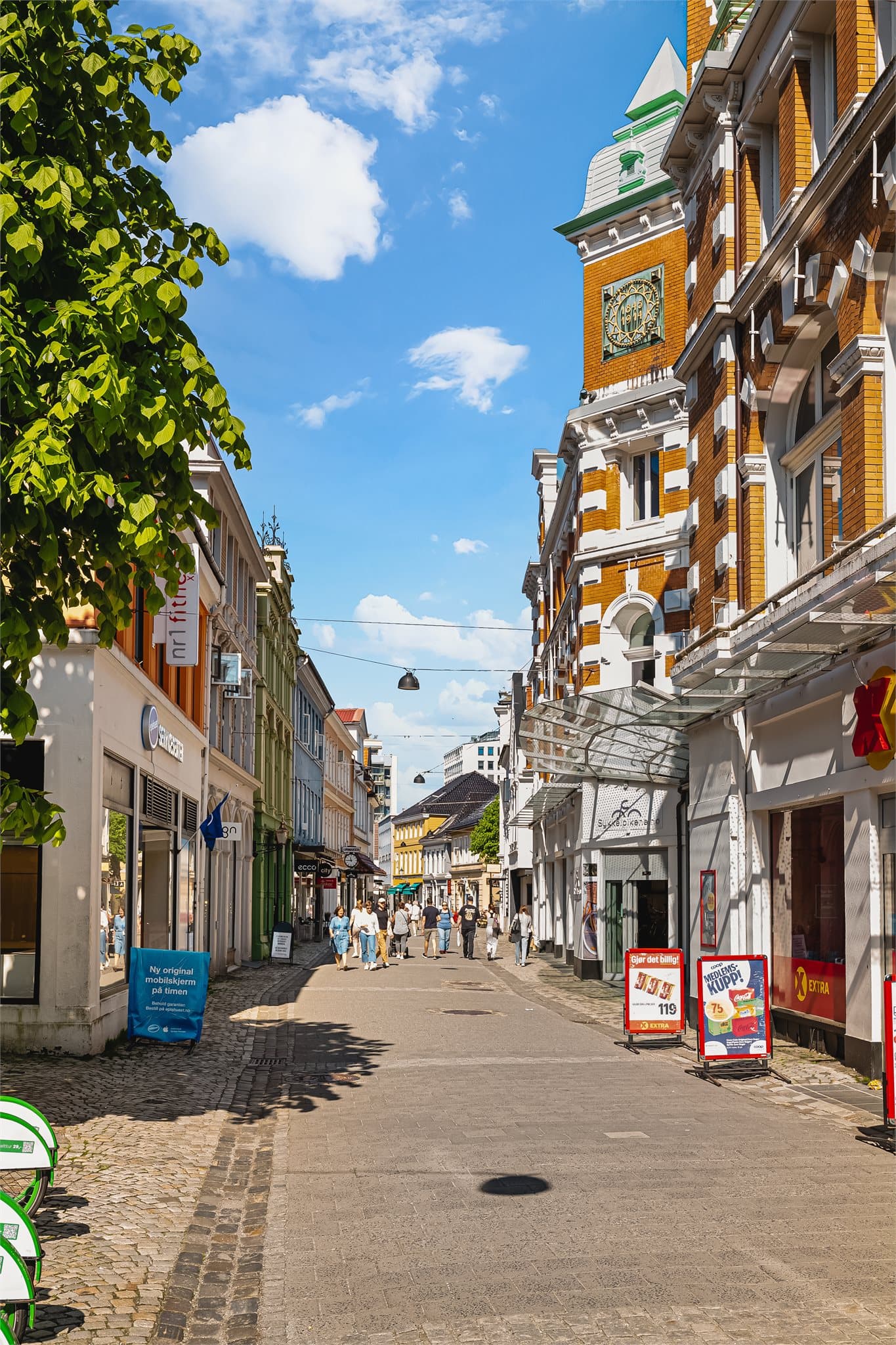 I gågaten finner du blant annet Coop Extra