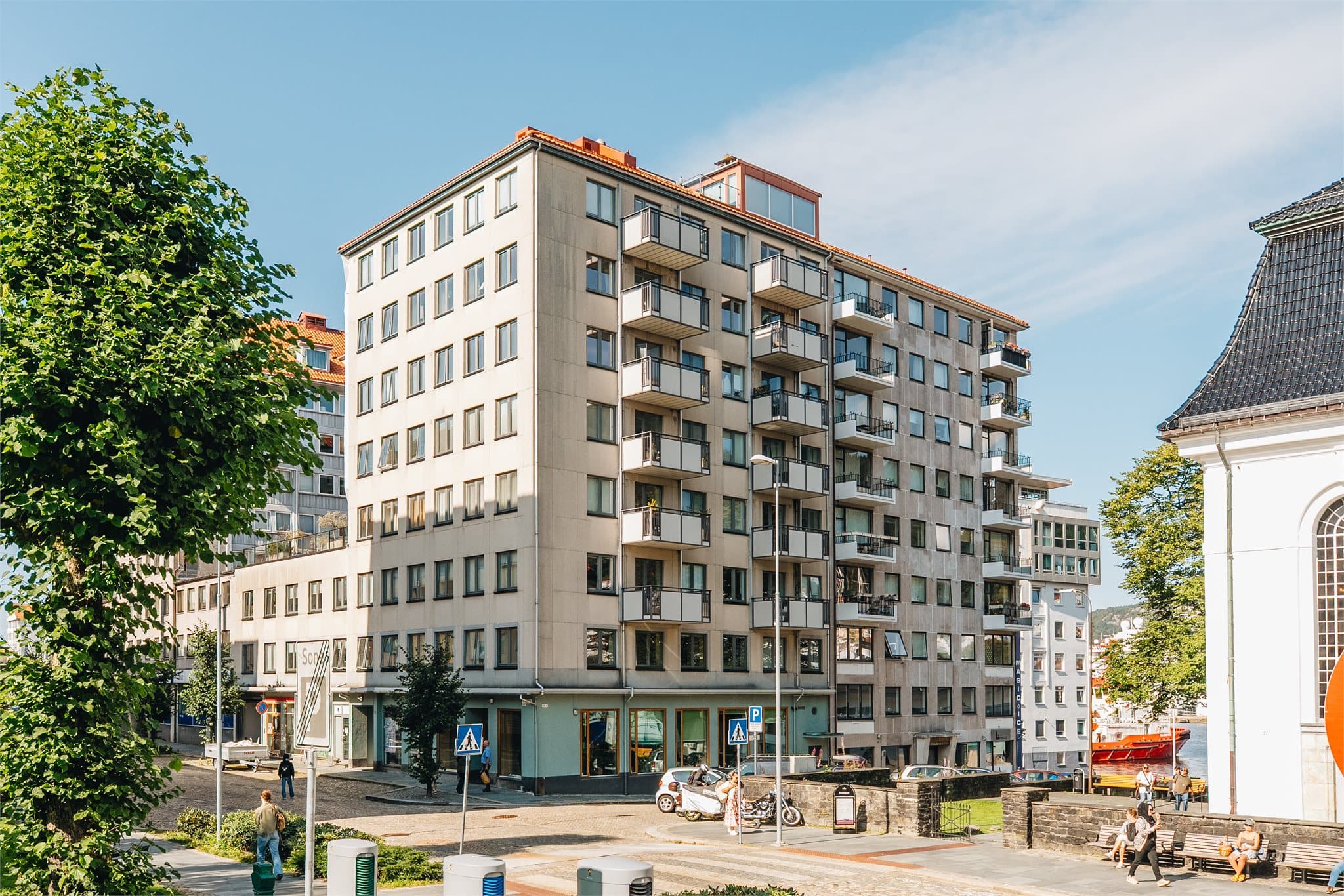 Sameiet har tilsammen 178 seksjoner hvorav 10 av disse er næringseiendommer, 40 garasjeseksjoner og resterende er leiligheter