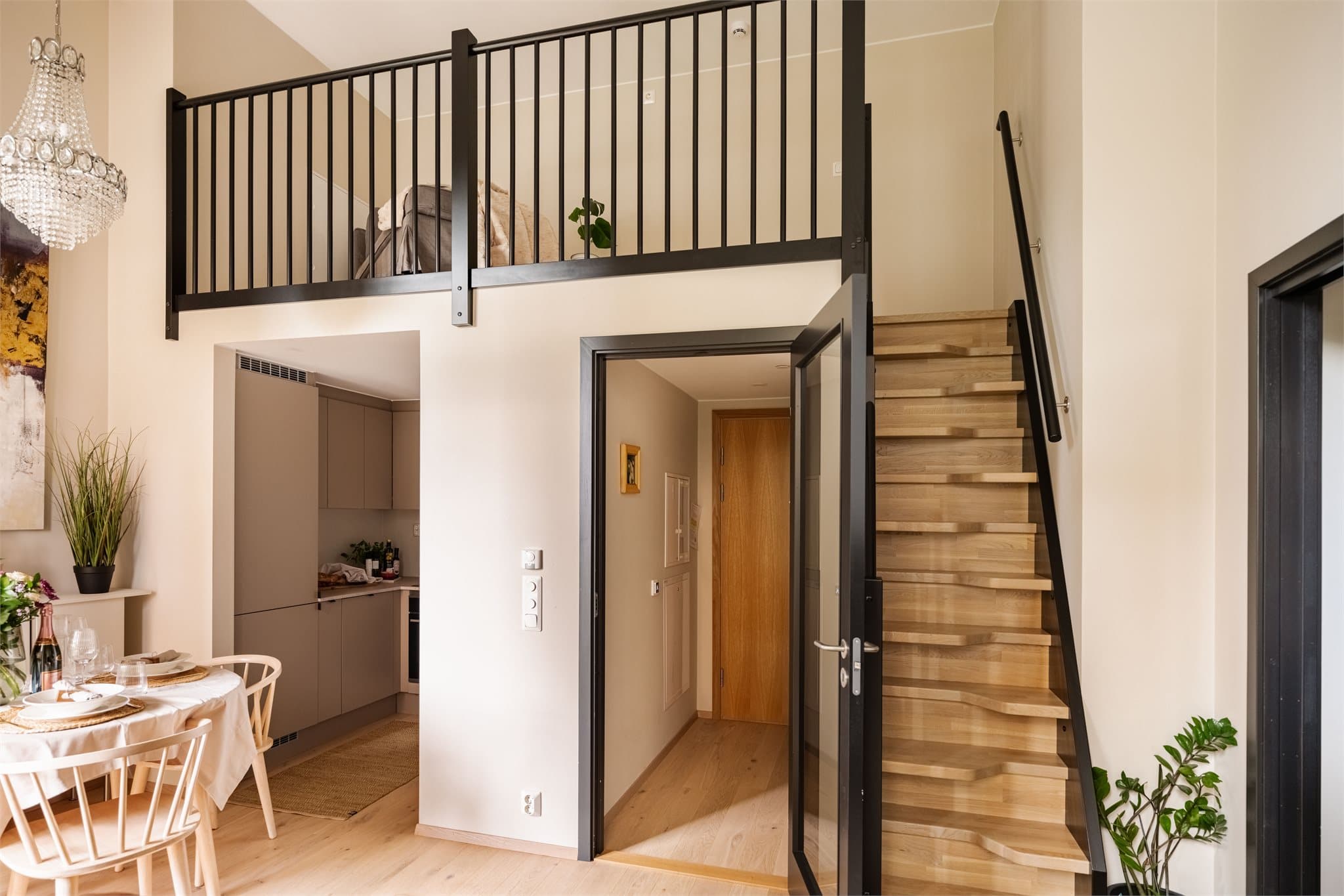 Trappen leder opp til hemsen.