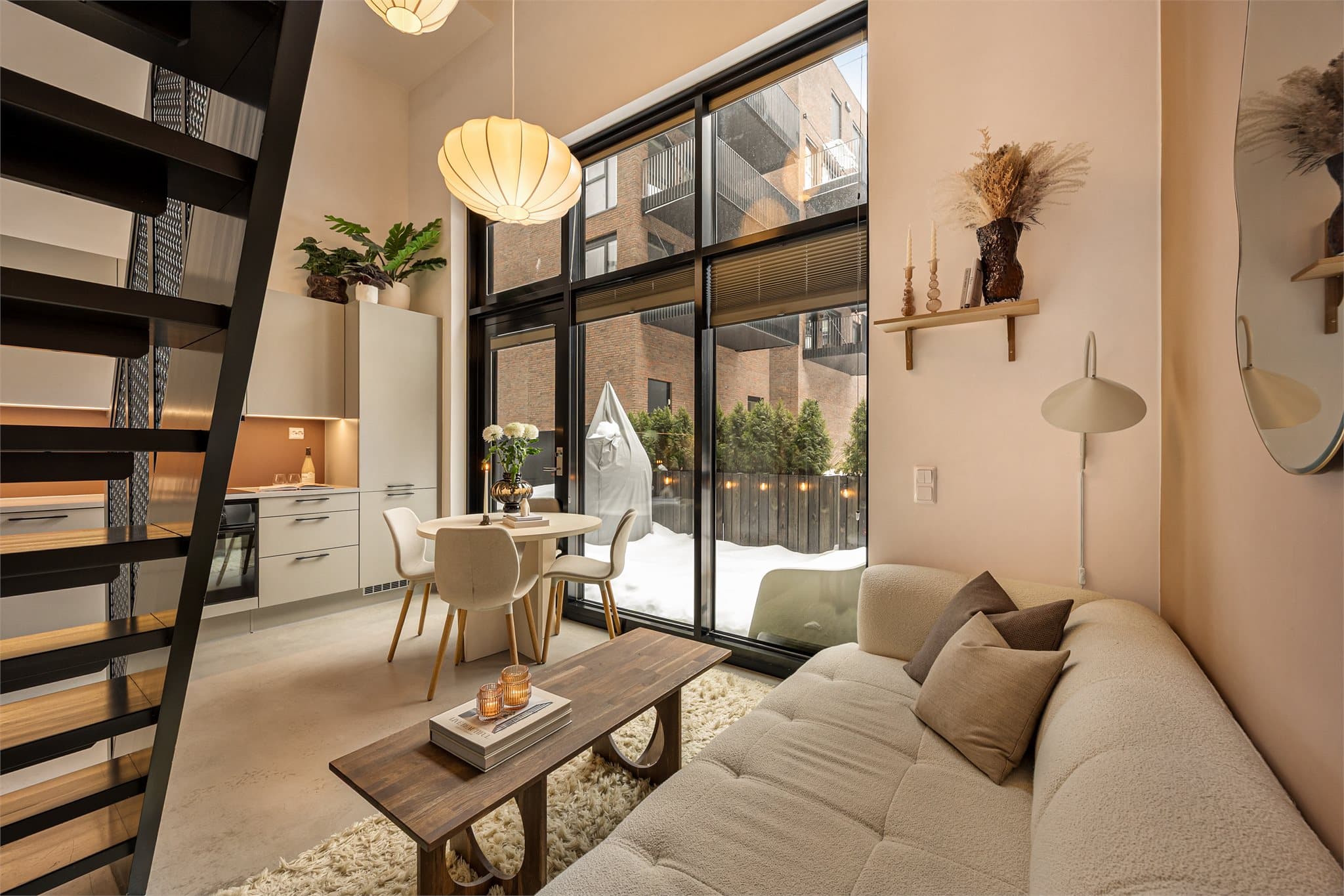 Leiligheten har balansert ventilasjon og vannbåren gulvvarme i 1.etasje.