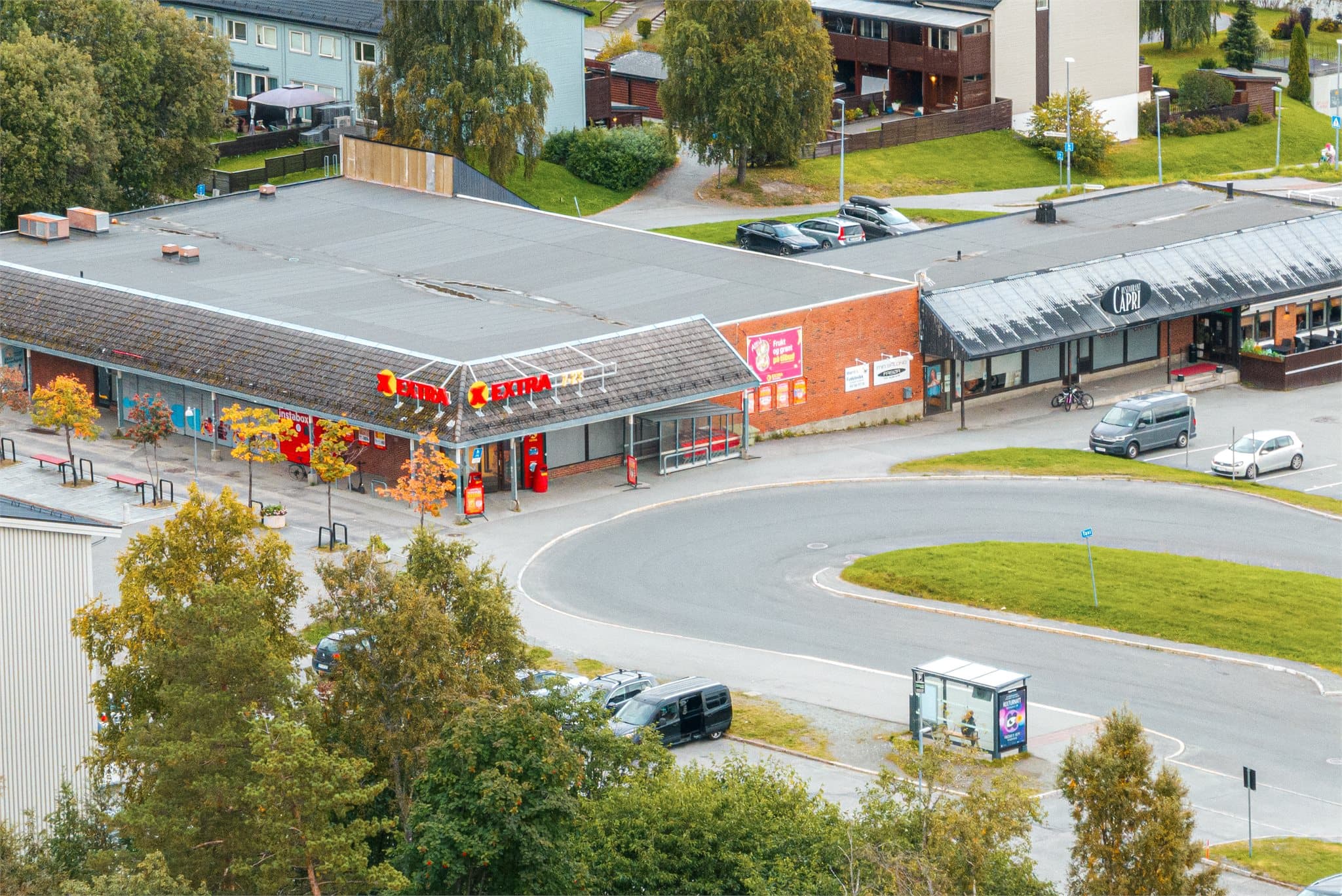 Her bor man sentralt med gangavstand til dagligvare, treningssentre, kollektivforbindelser og skole og barnehage.