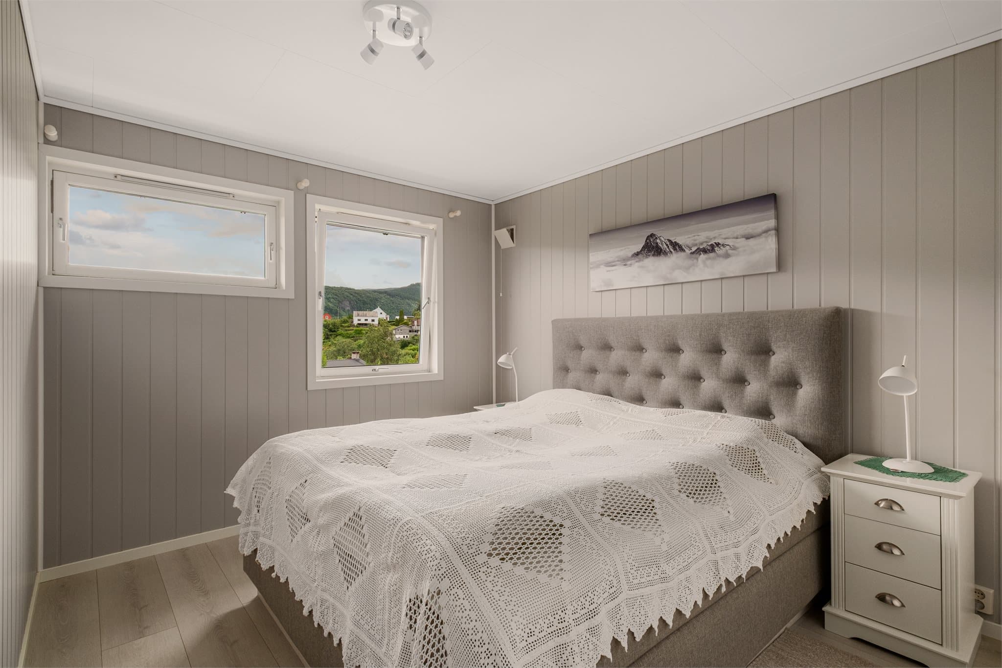 - Hovedsoverommet måler 11,7m² og har godt med plass til ønsket møblement -