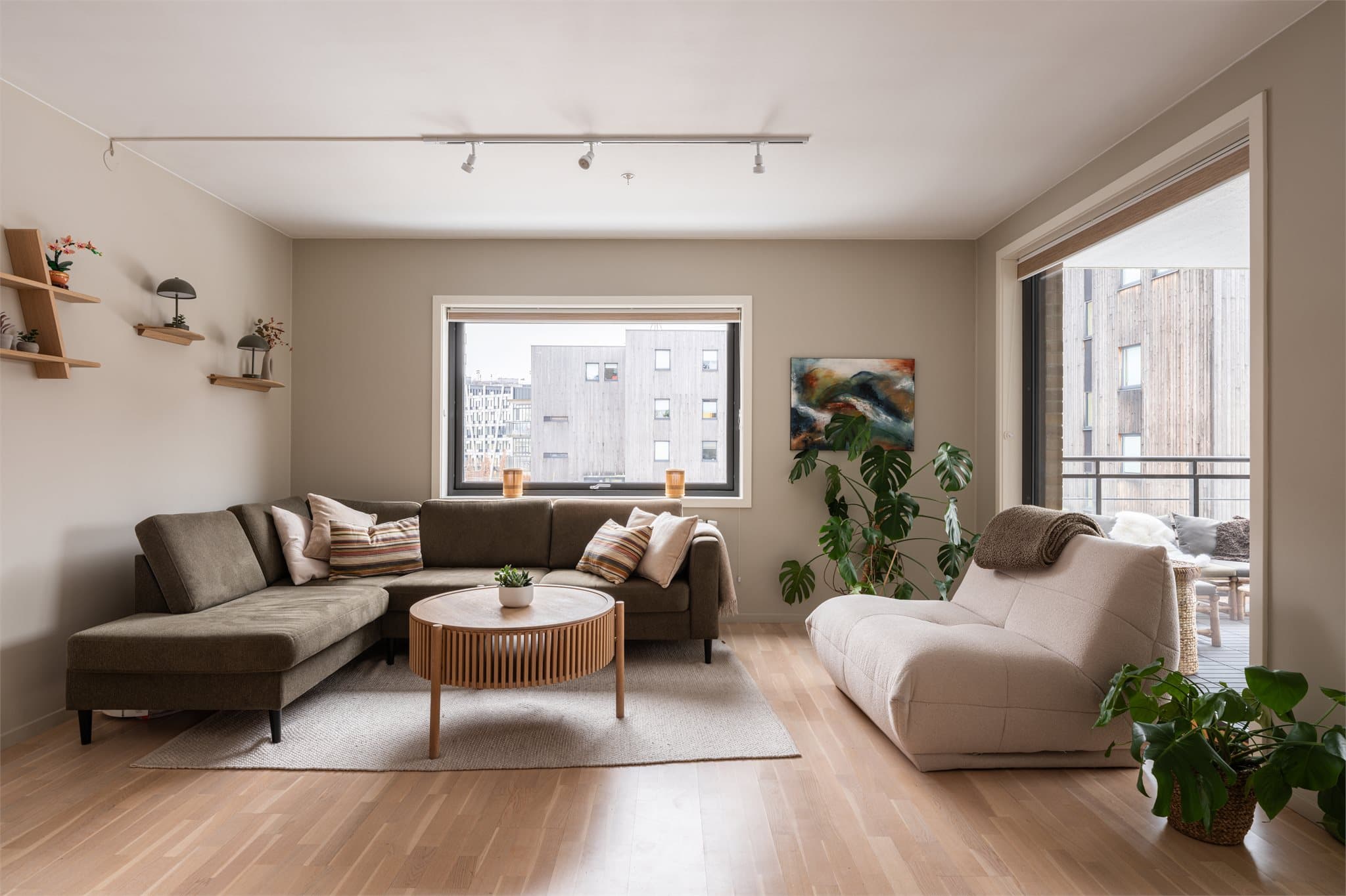 Et lyst og innbydende hjem i et moderne bygg fra 2013.