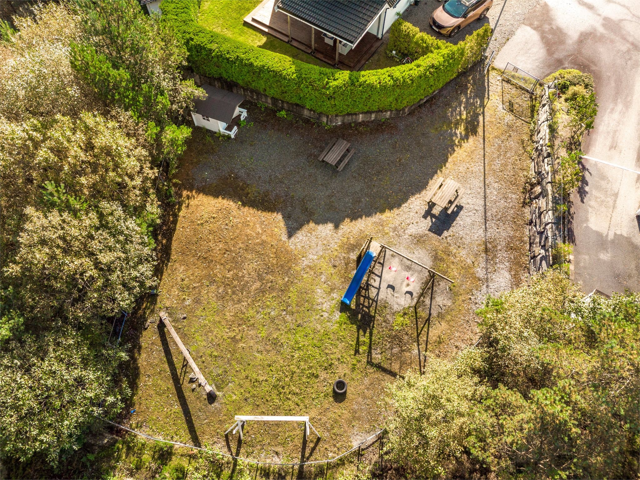 - Skjermet lekeplass like utenfor boligen -