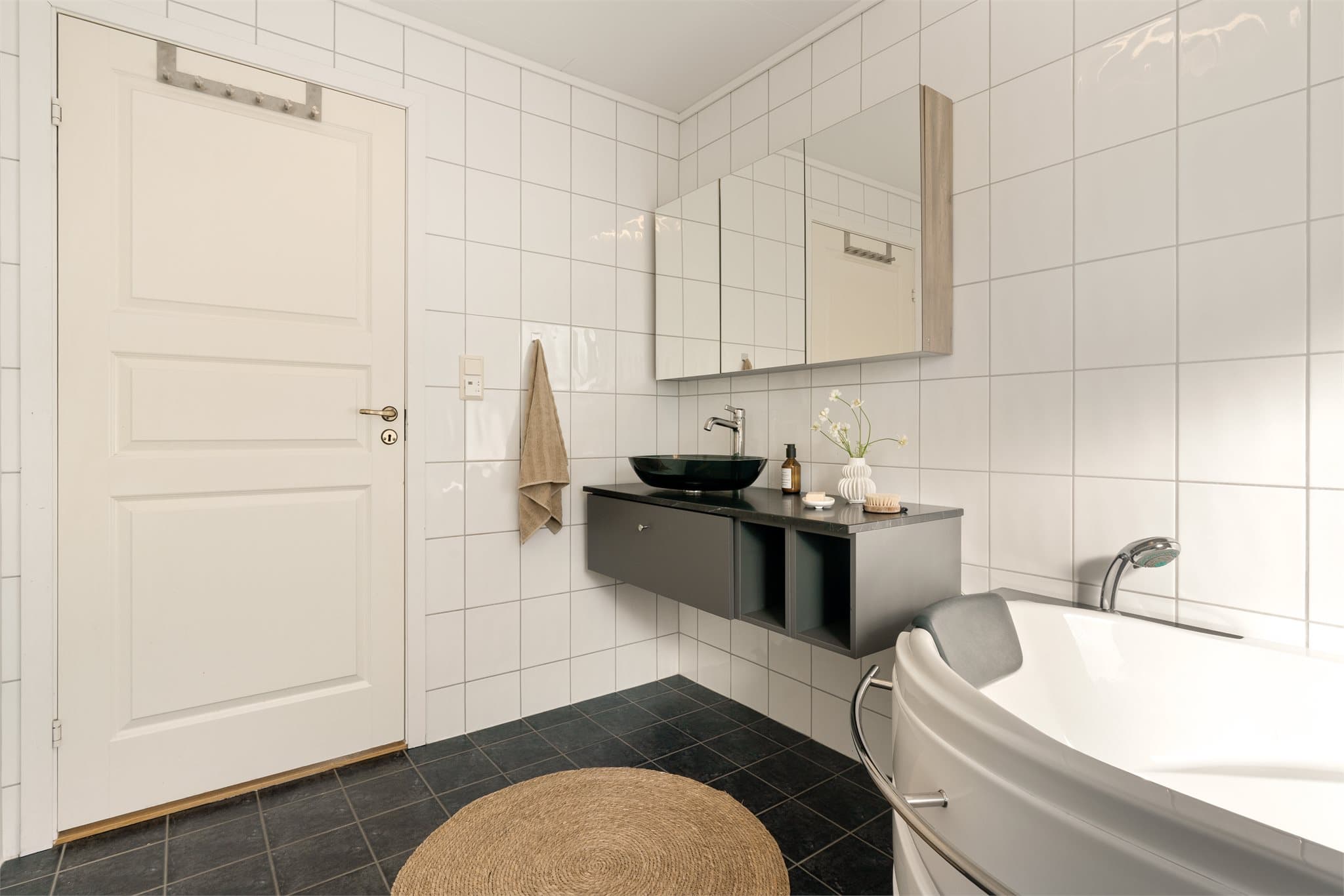 - Badet måler 6,4m² -