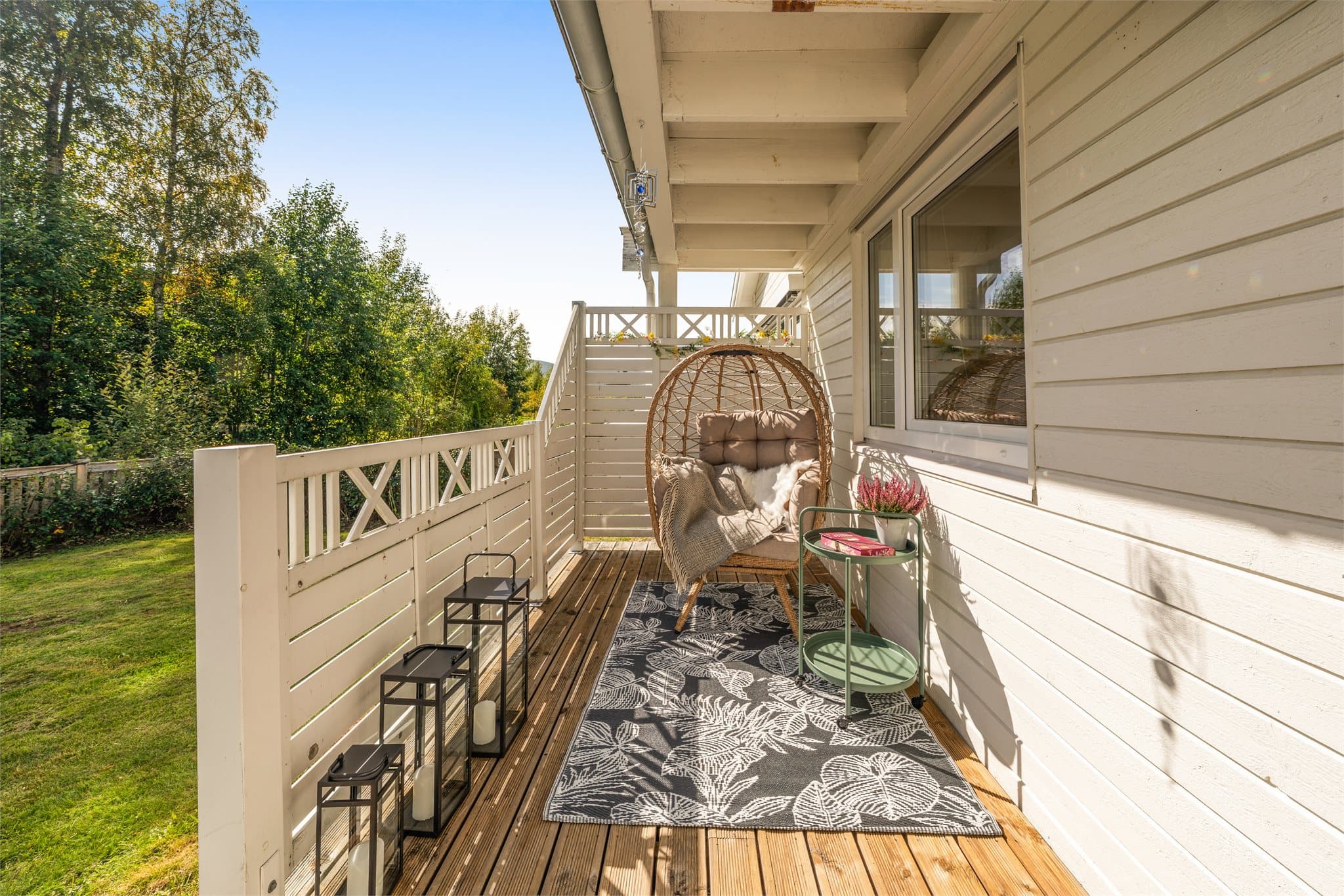 Skjermet terrasse mot syd og hagen