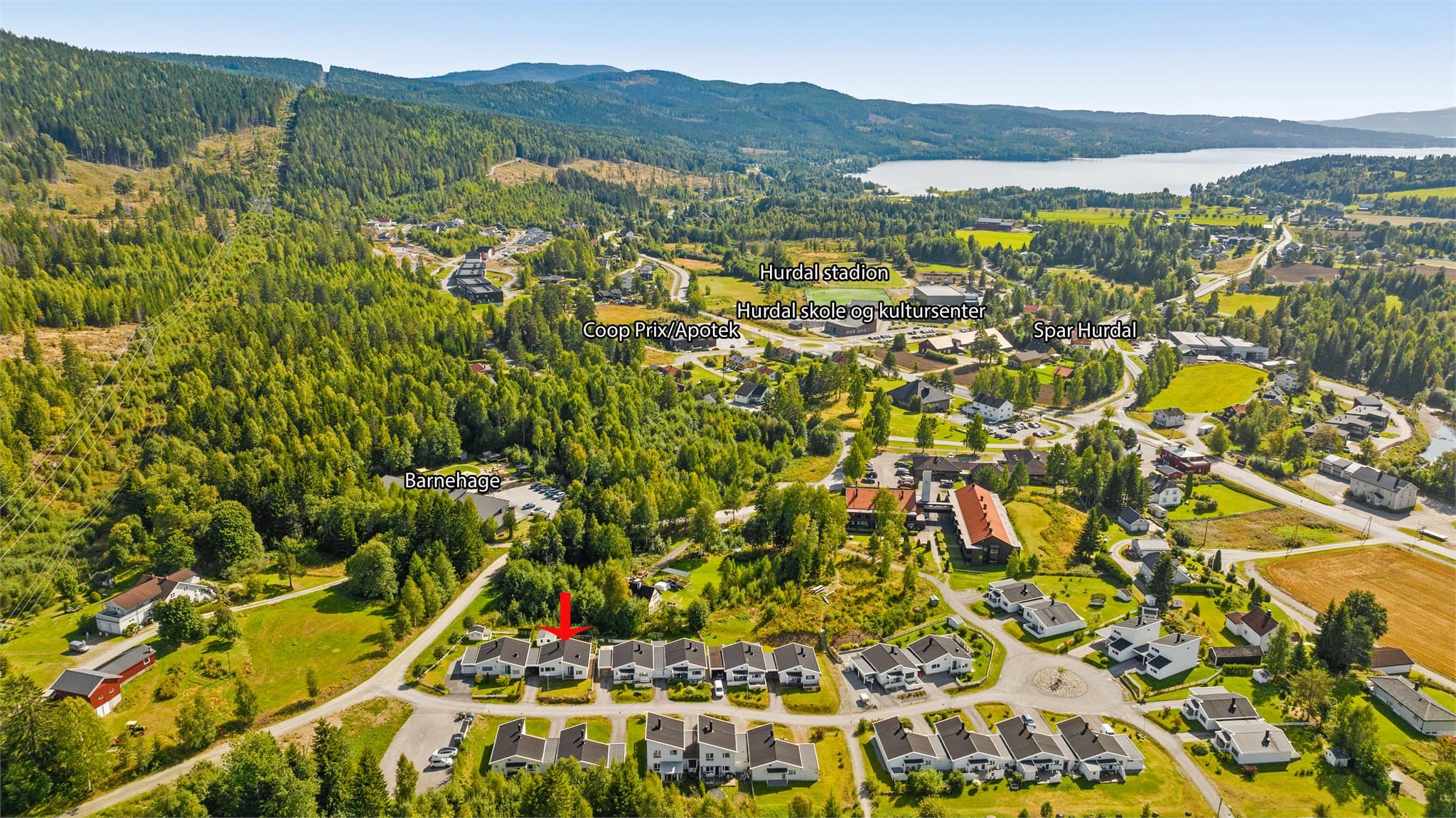 Gangavstand til Hurdal sentrum med butikker, barnehager skoler og idrettsanlegg. Velkommen til visning!