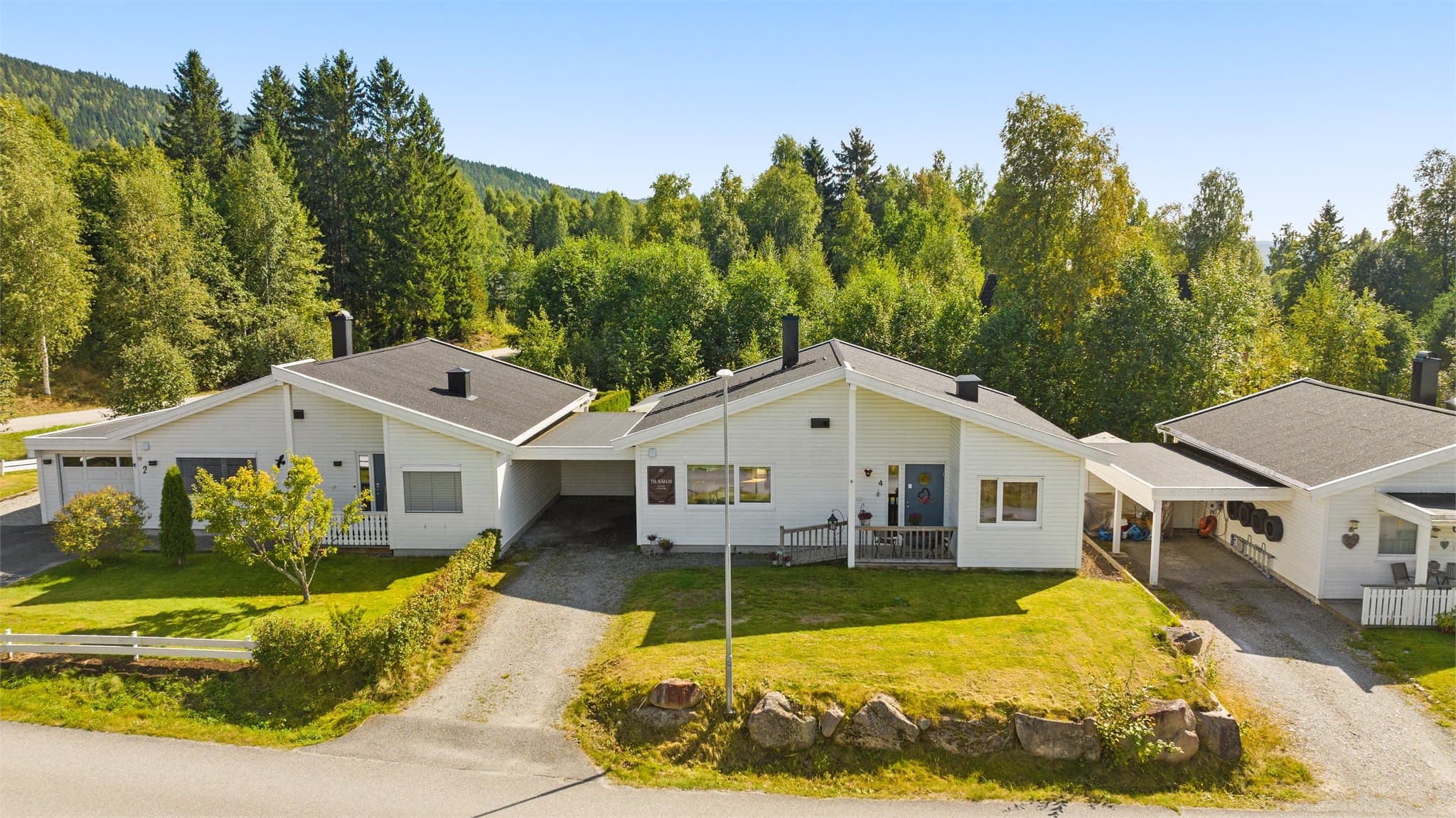 Velkommen til Hagakroken 4. En praktisk enebolig over ett plan med fine uteområder på begge sider. Foto: Thor Øyvind Borgersen, FlytendeFilm