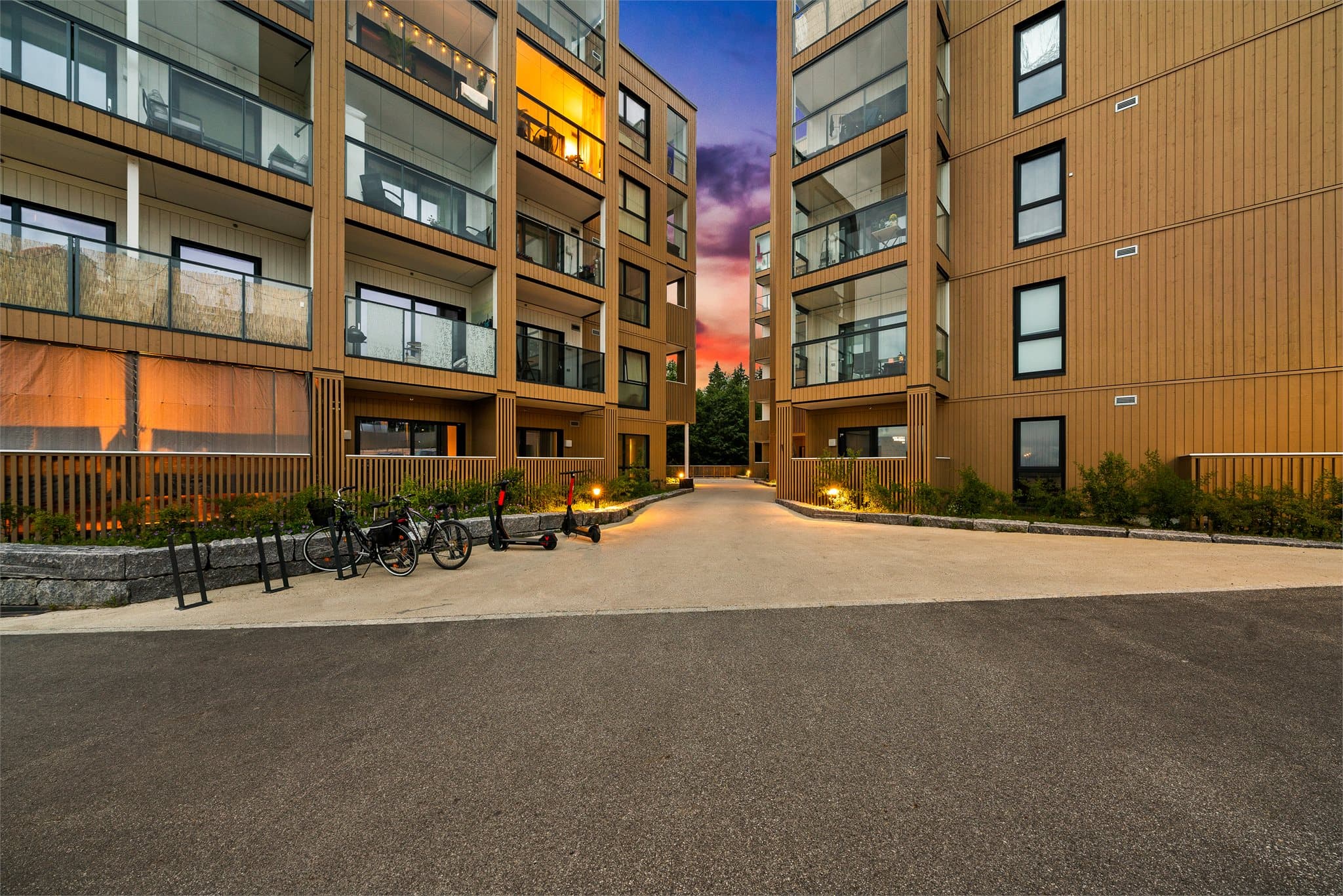 Leiligheten ligger i 2. etasje med heisadkomst.