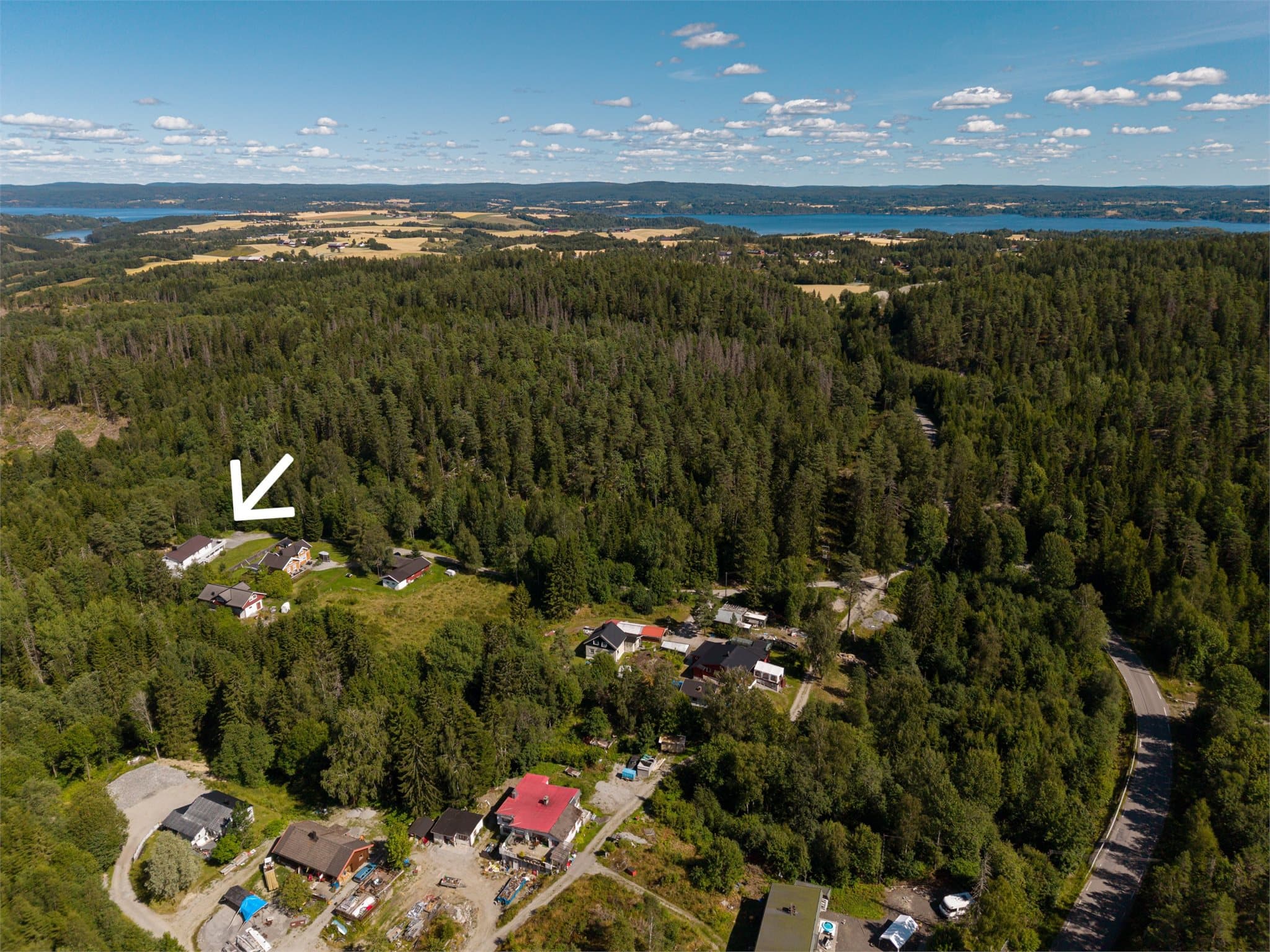 Boligen ligger innerst i blindvei. Velkommen til visning!