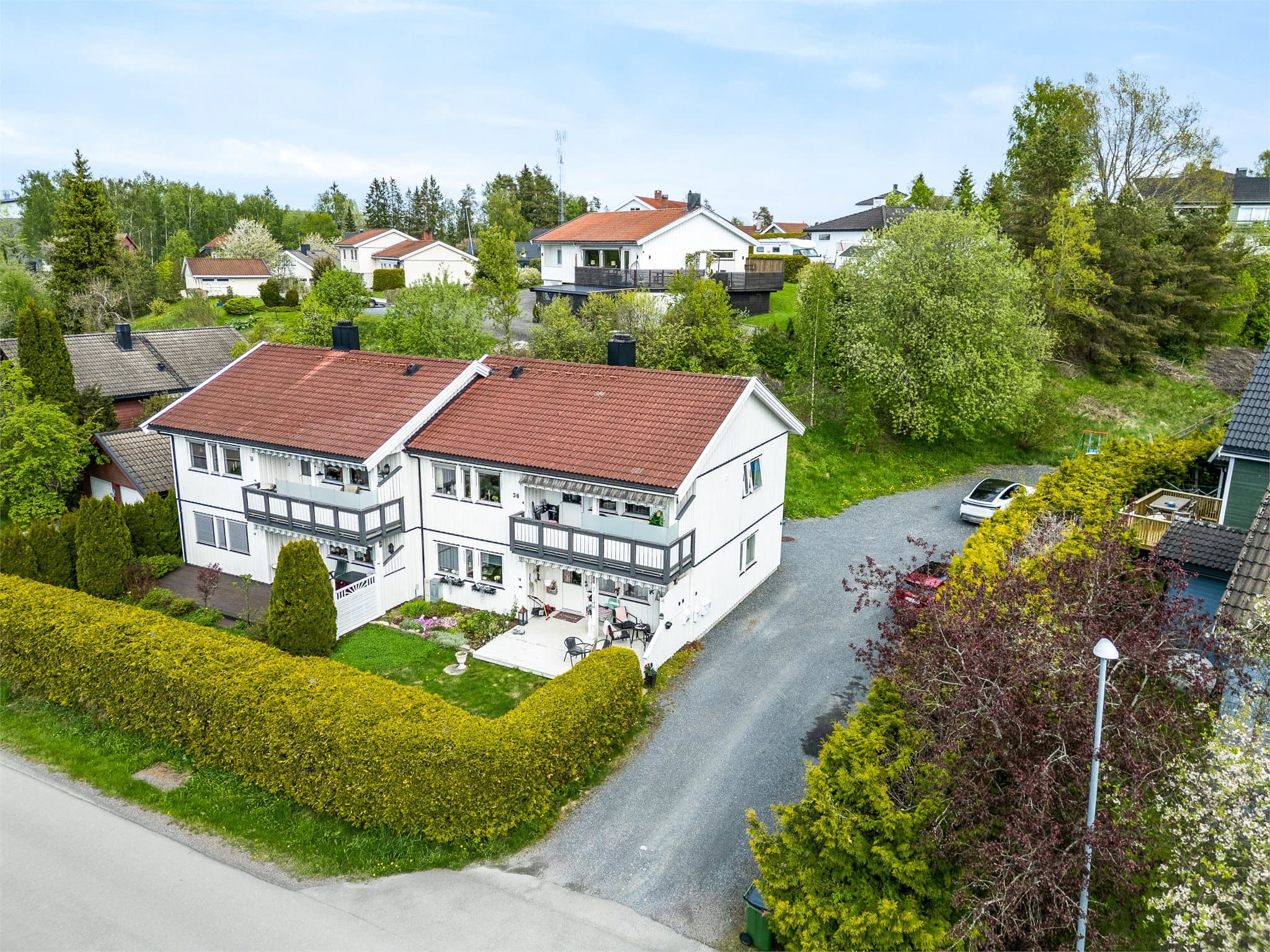 Emera Eiendomsmegling ved Solveig Granlund har gleden av å presentere Bekkedroga 36! En trivelig 3-roms leilighet i flermannsbolig med praktisk planløsning og sentral beliggenhet nær Sørumsand sentrum.