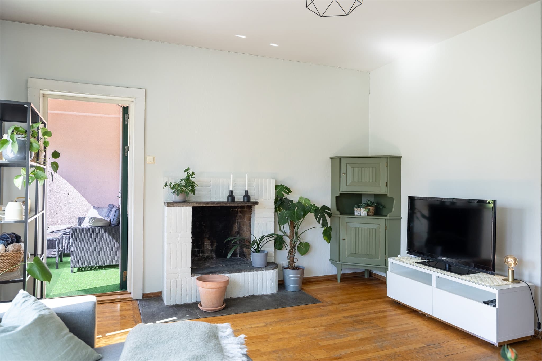 Leiligheten har en praktisk planløsning med fire soverom, separat kjøkken, bad og separat wc.