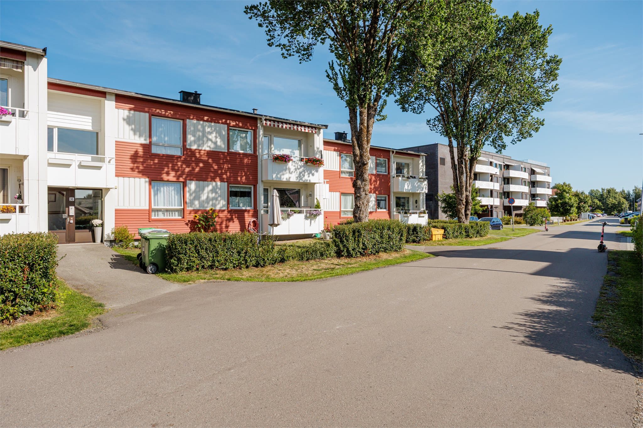 Sentralt beliggende seniorleilighet (45+) i Kjerulfs gate. Gangavstand til tog, buss og kjøpesenter.