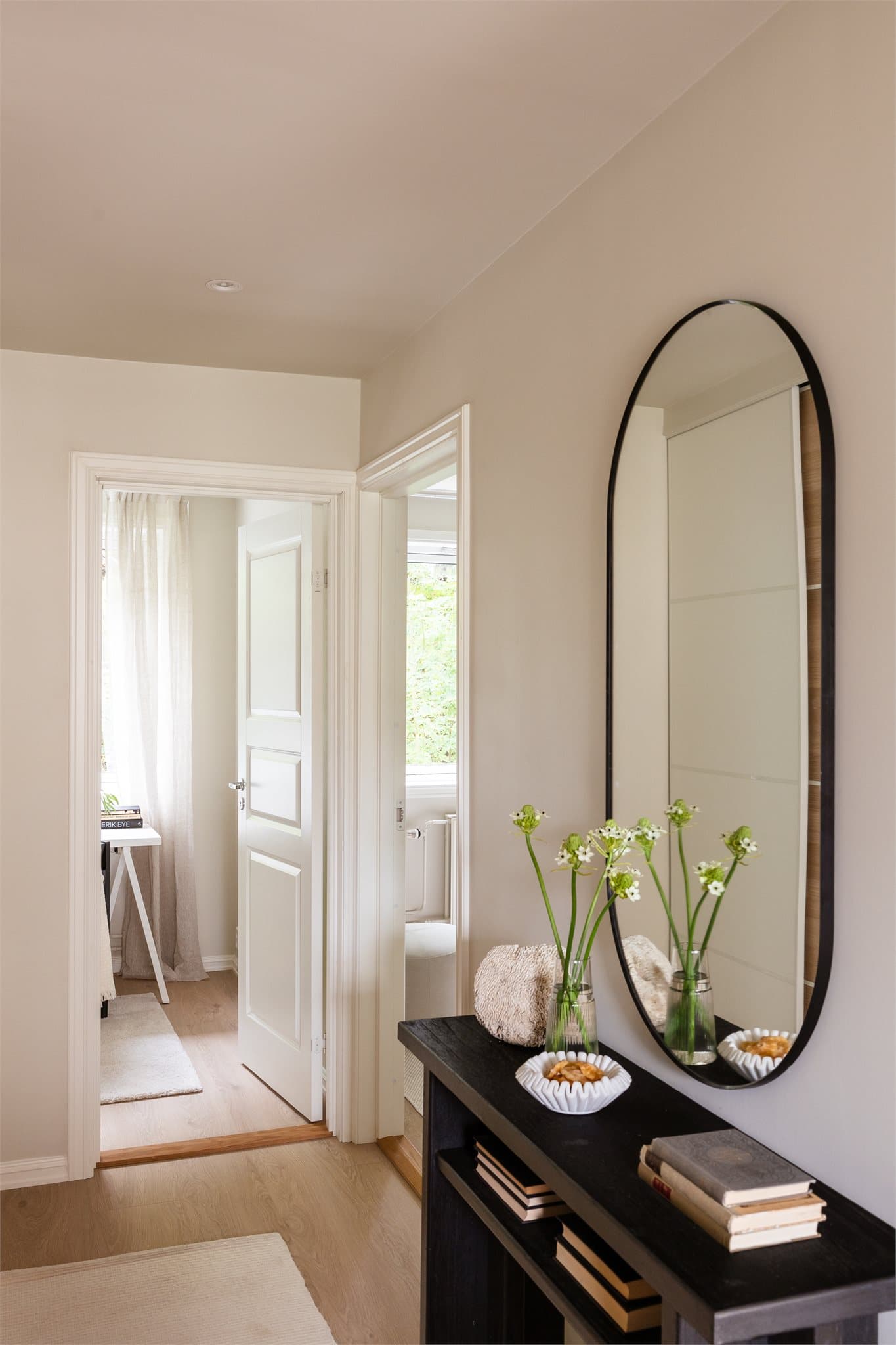 En lekker gang binder rommene sammen på en god måte.