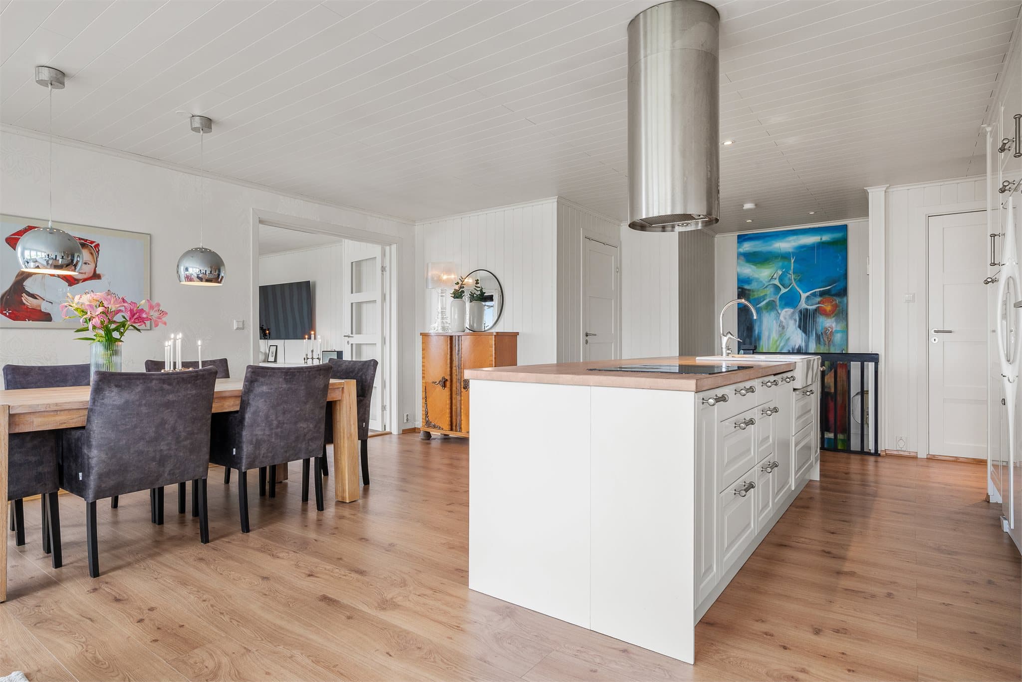 God plass til spisegruppe med gode muligheter for hyggelige sammenkomster med familie og venner.