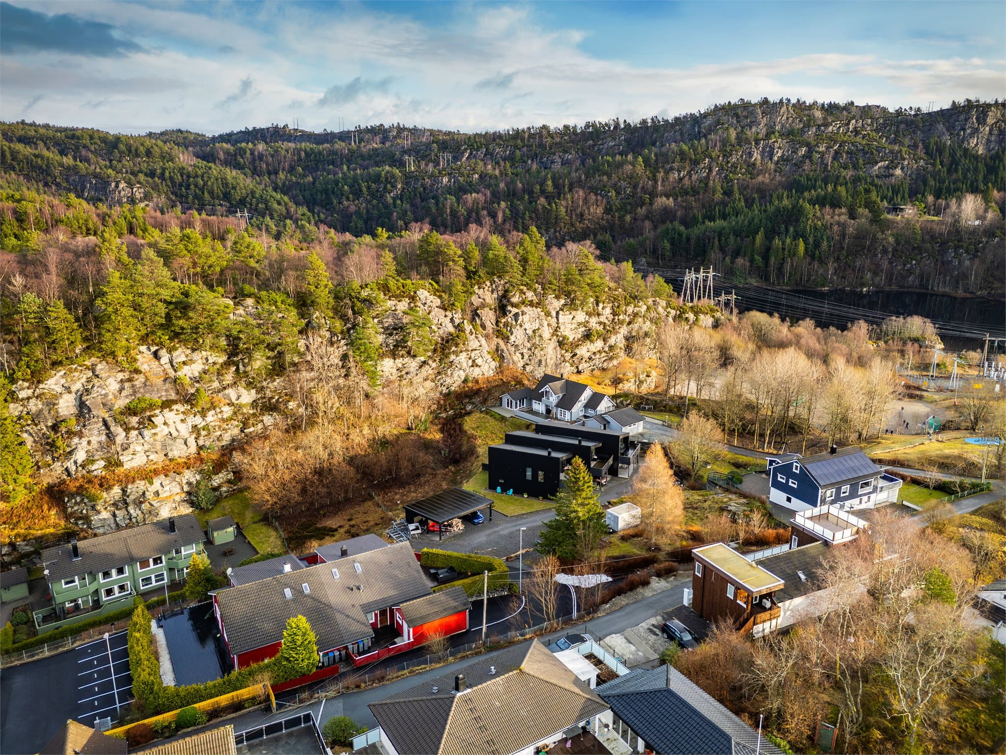 - Gangavstand til Kleppe barnehage, Haugen barnehage og Juvik barnehage
-