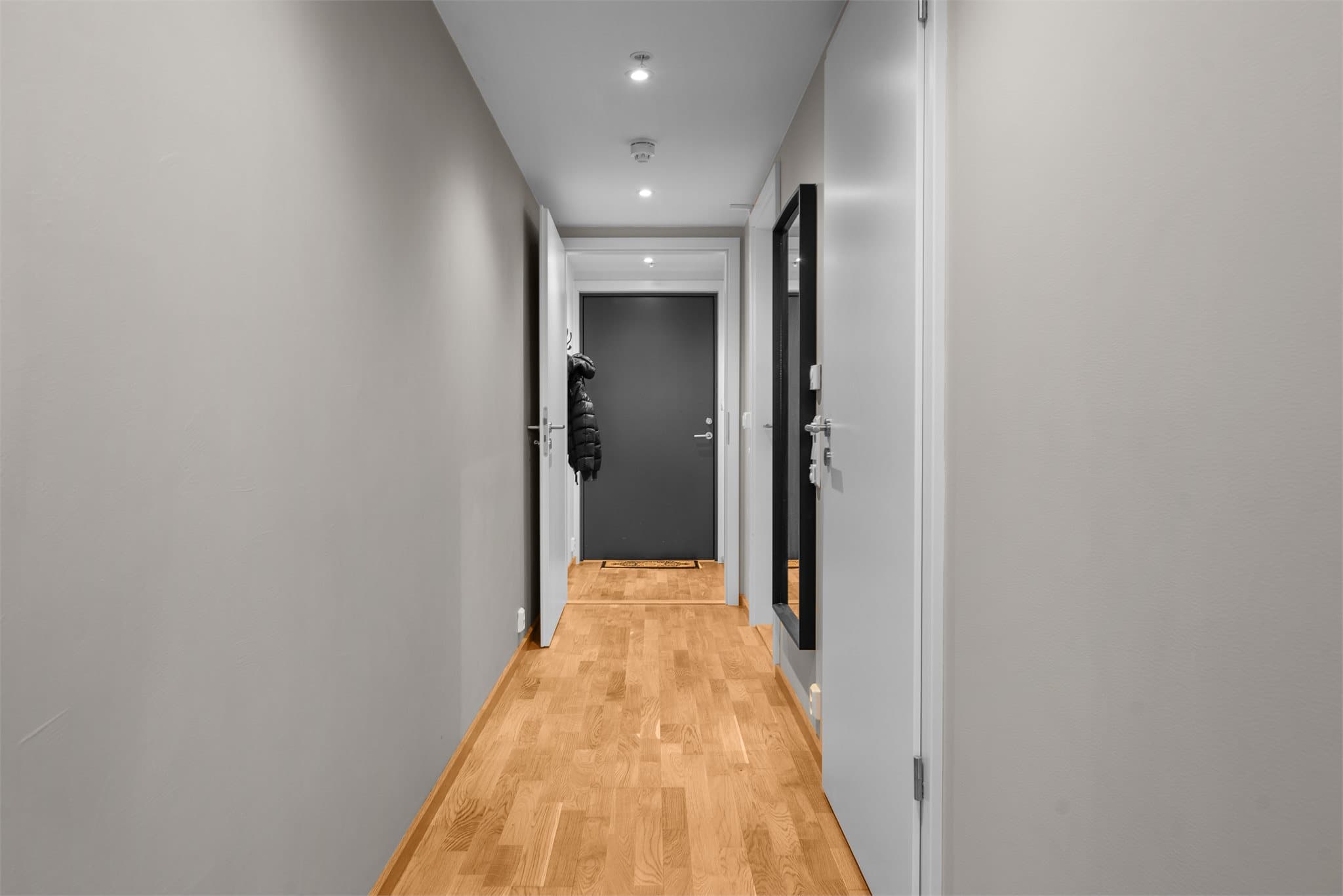 Romslig entré og gang