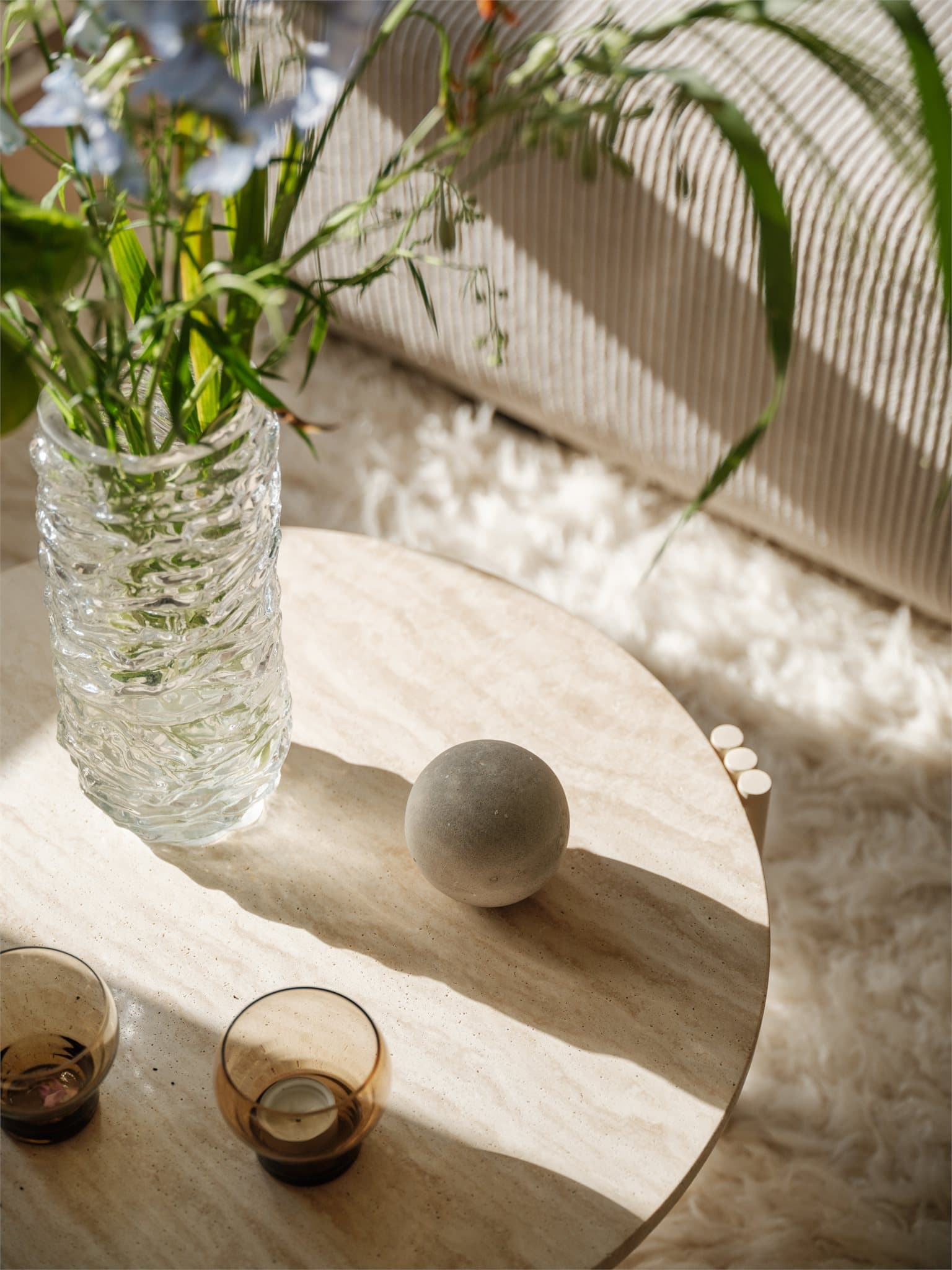 Se det fine lyset som treffer stuebordet!