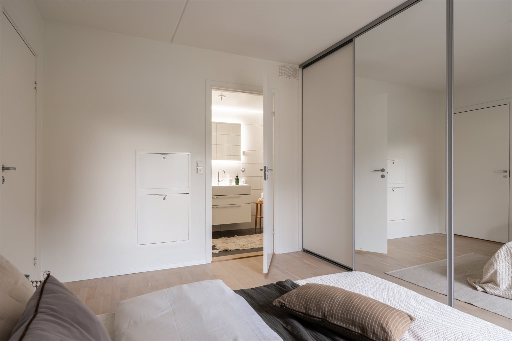 Det største soverommet har et eget bad en-suite for litt ekstra luksus i hverdagen.