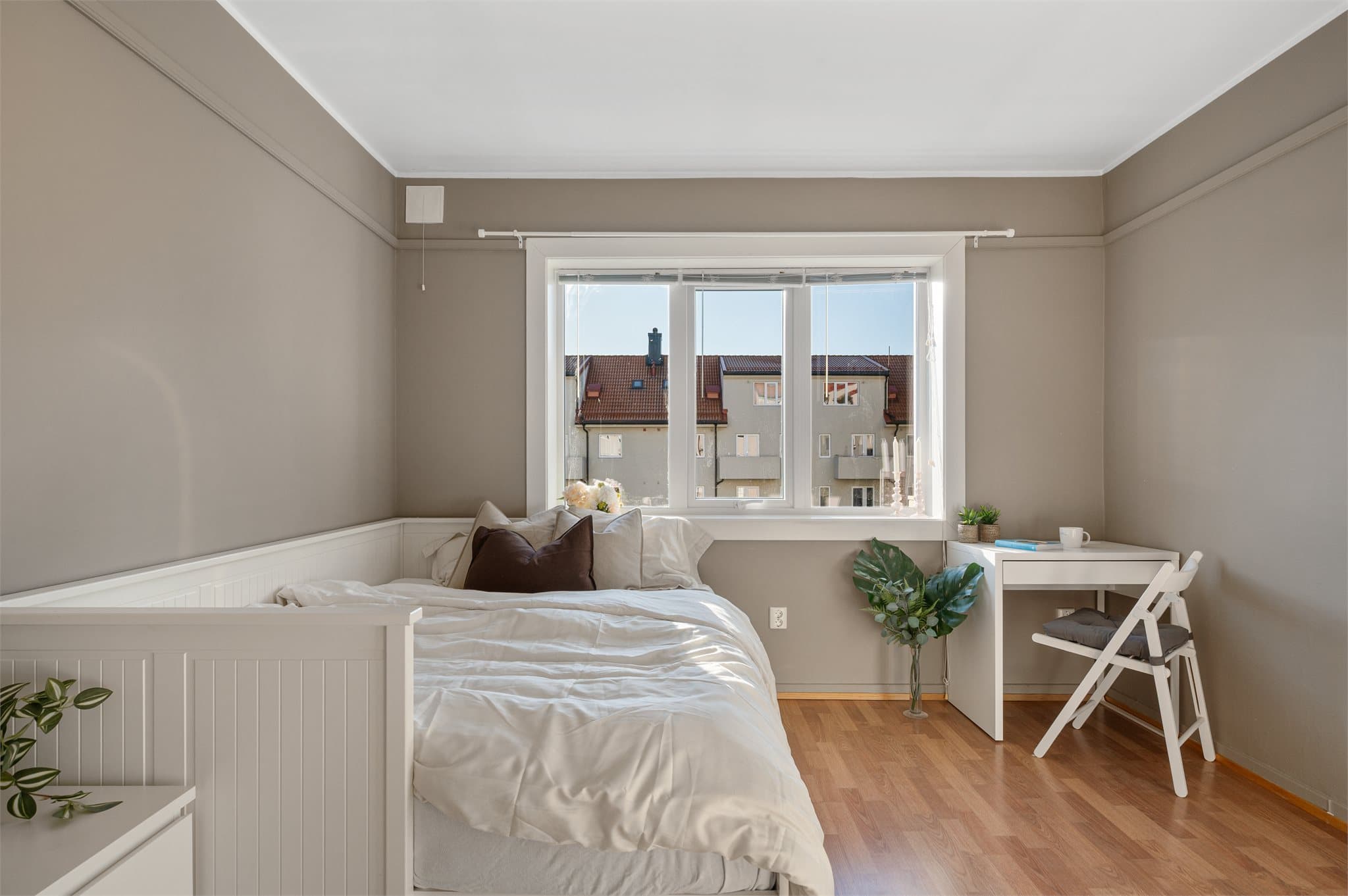 - Begge soverommene er av god størrelse, og er perfekt for å leie ut et soverom -