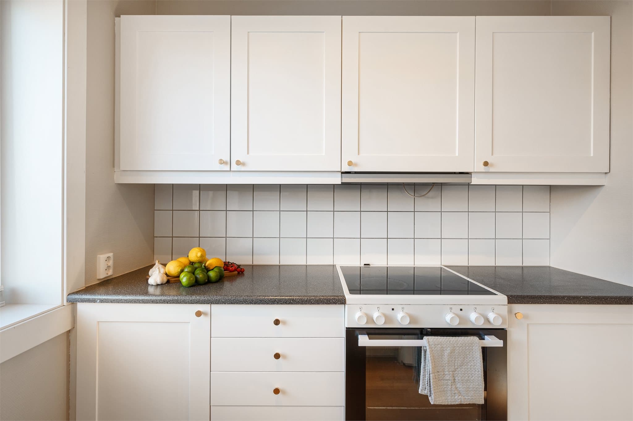 - Kjøkkeninnredningen er nymalt i 2026 -