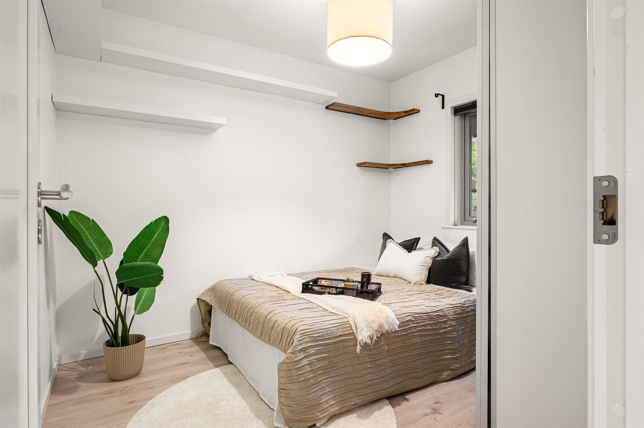 - Leilighetens andre soverom måler 8,6m²