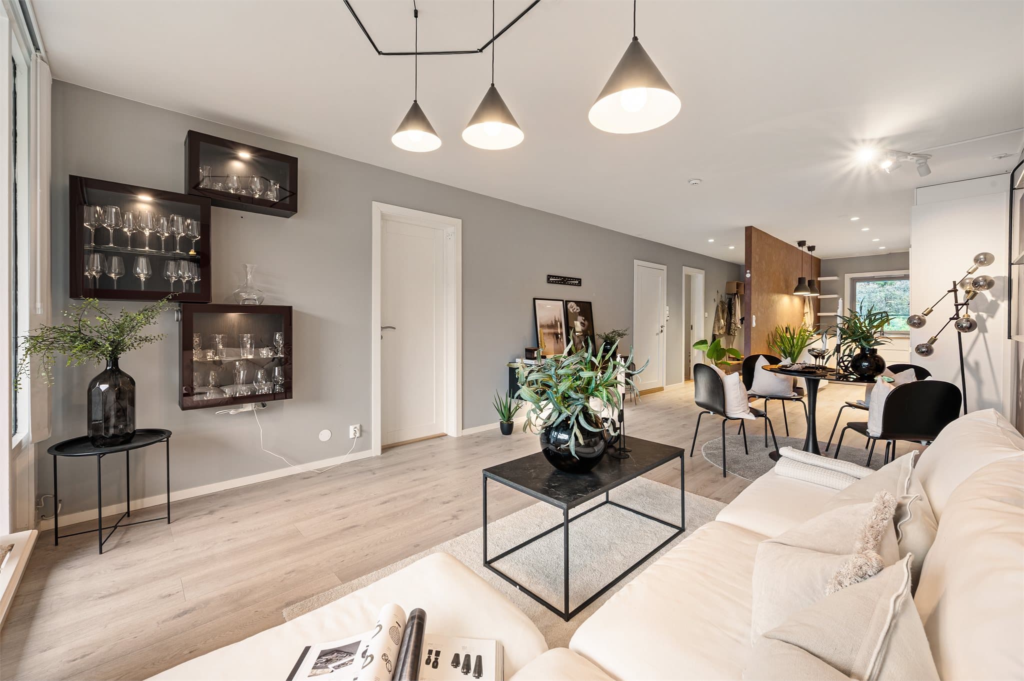 - Leiligheten har en åpen stue/kjøkken løsning som måler 33,7m² -