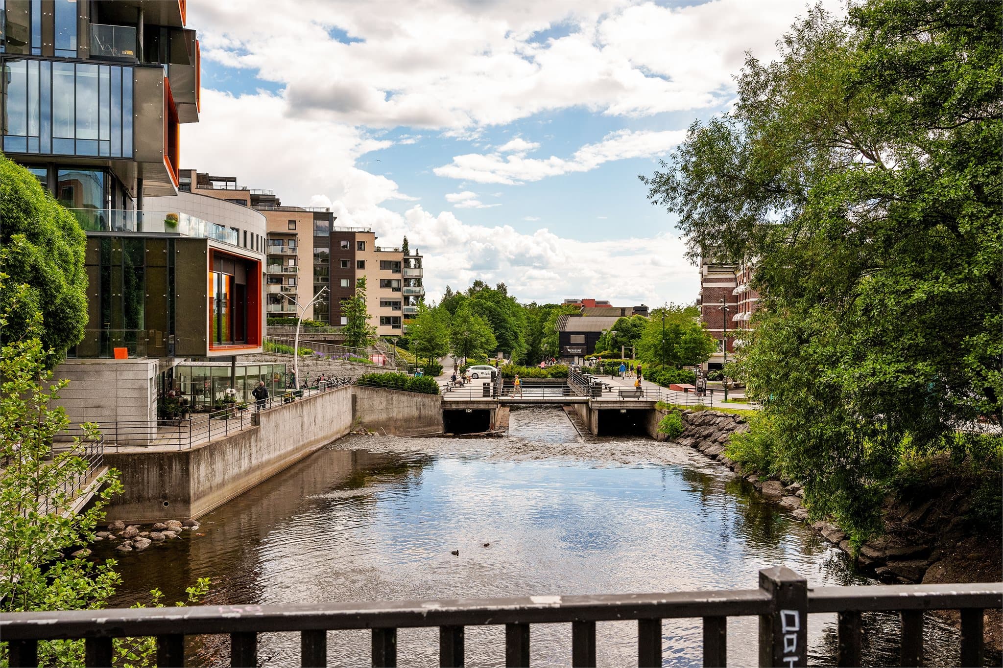 Kort vei til Nydalen med badeplass, restauranter og et rikt servicetilbud.