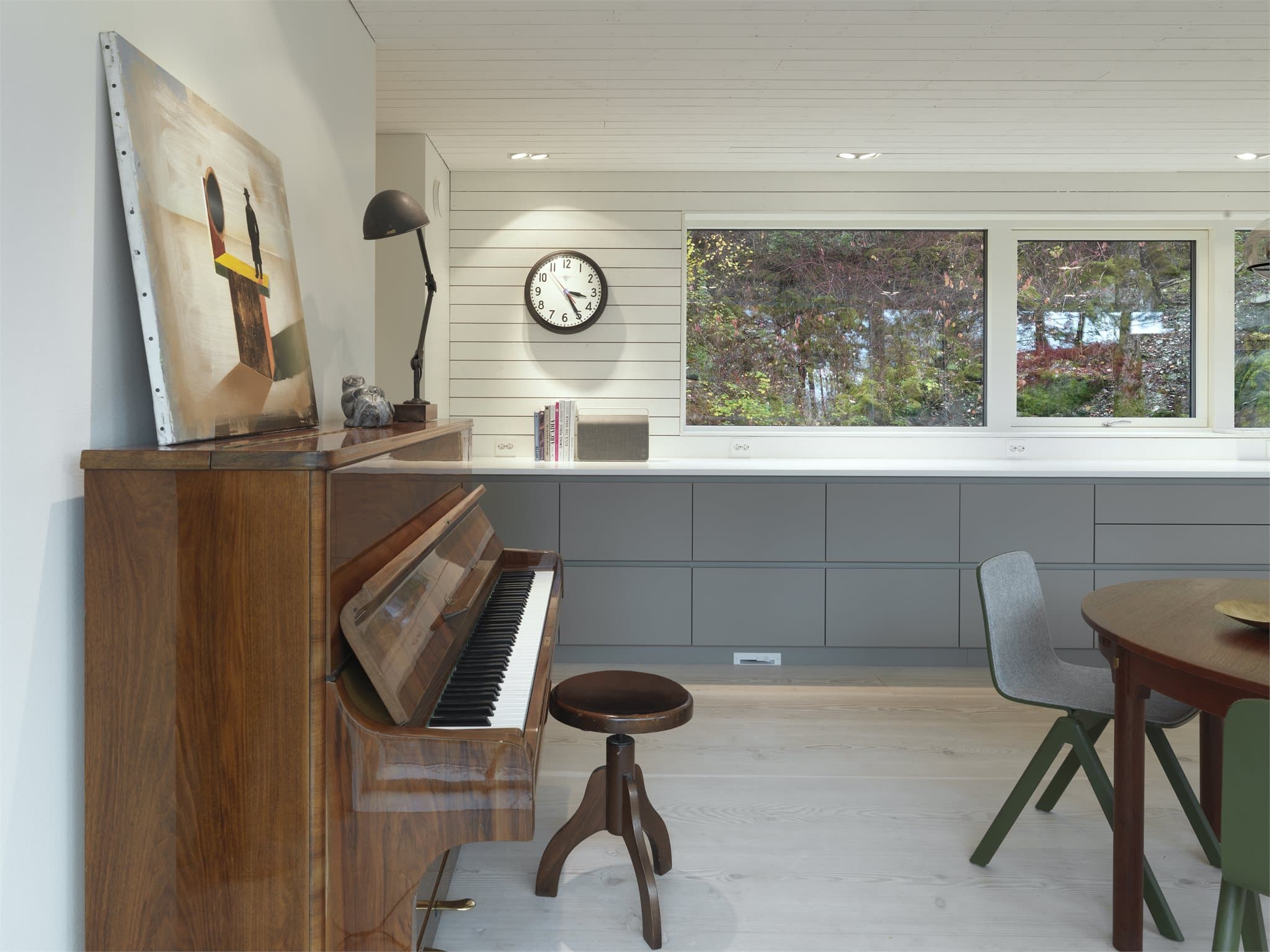 - Kjøkkenet måler hele 48,4m² og har godt med plass til et hyggelig spisebord og ønsket møblement -