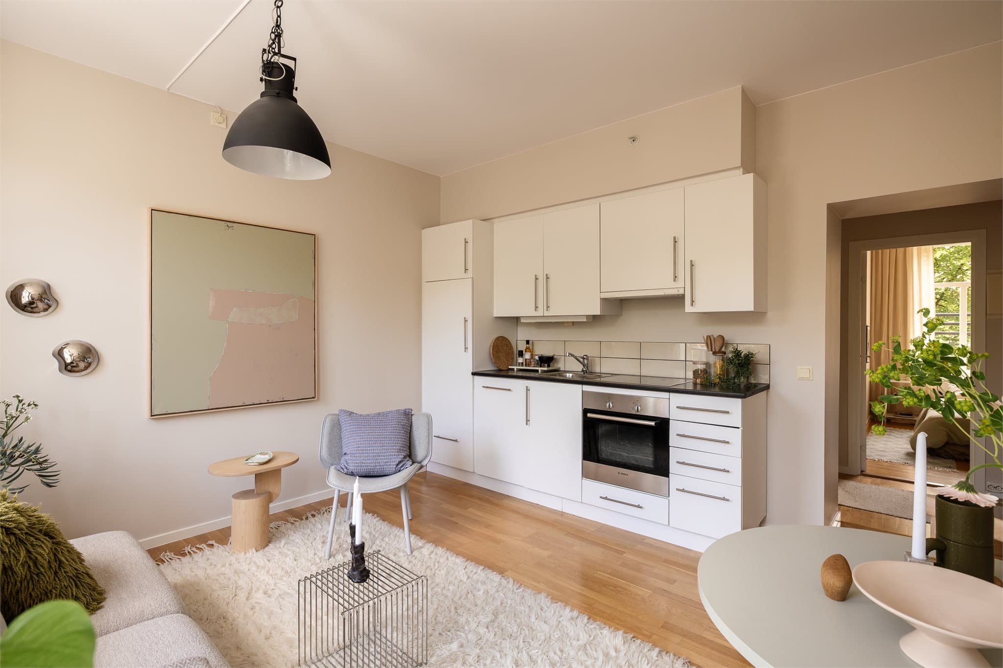 Integrerte hvitevarer medfølger.