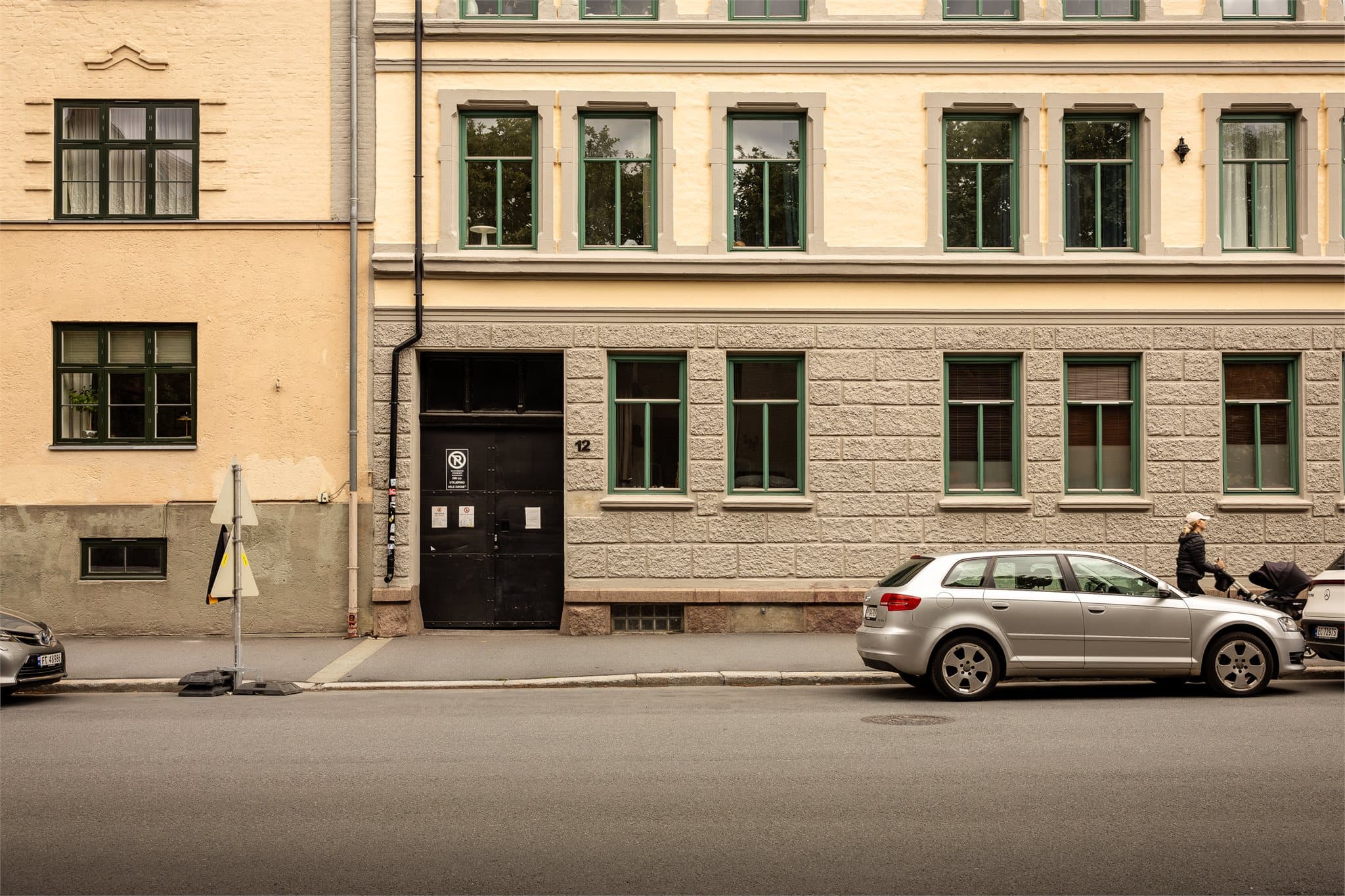 Torshov har et godt kollektivtilbud med både buss og trikk. Trikken til sentrum og til Kjelsås og Sinsen stopper like ved boligen, og flere busser er kun noen minutter unna.
