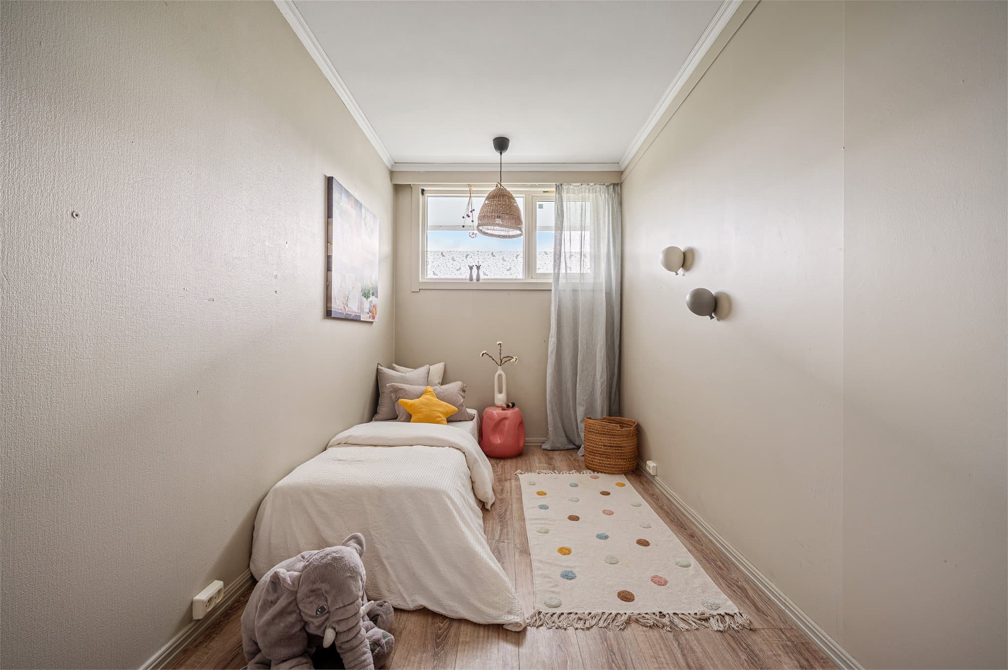 - Soverom 2 måler 9,1 m² -