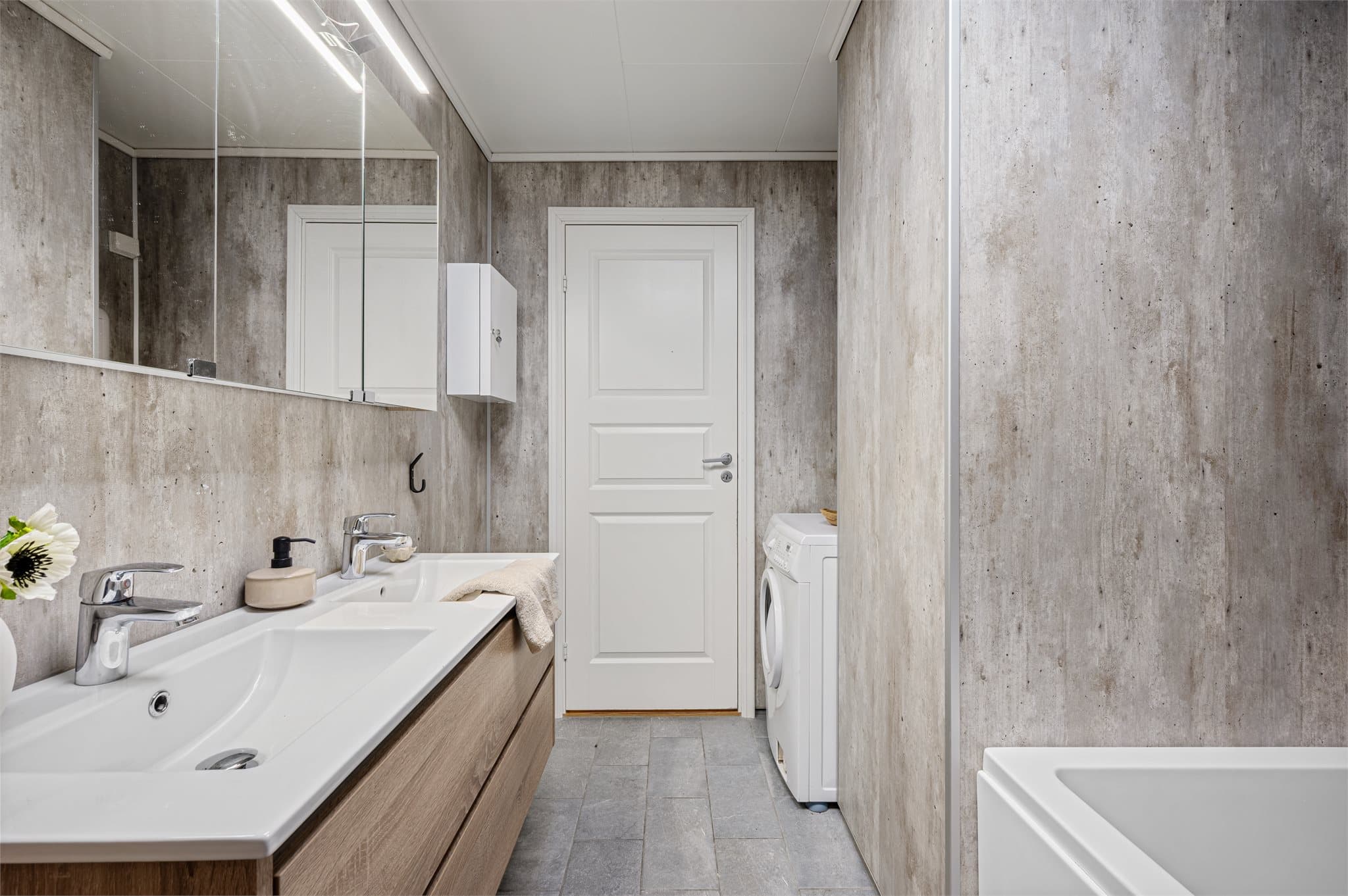 - Nydelig, tidløst bad på 6,3 m² -