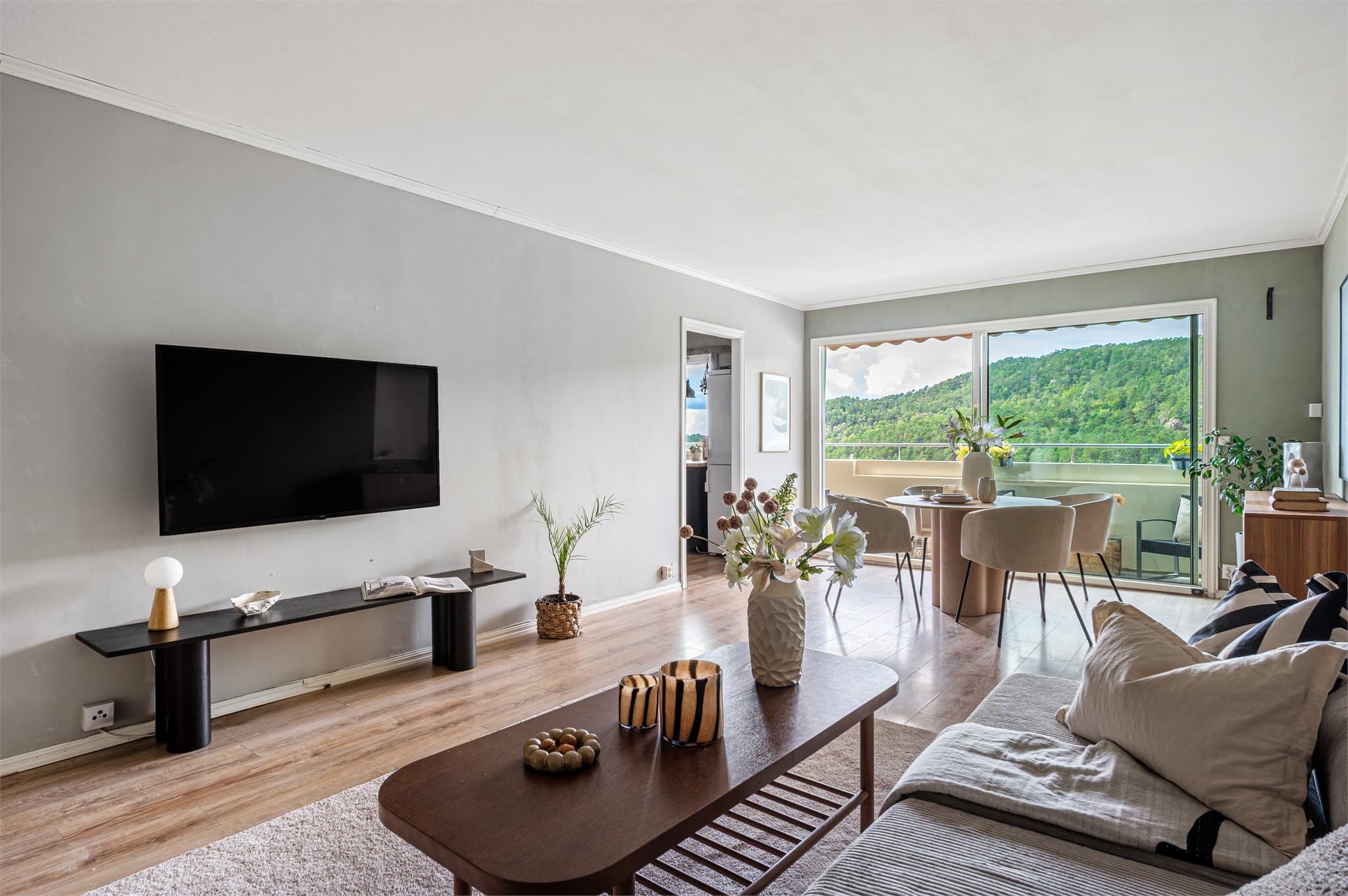 - En nydelig 4-roms leilighet med en av borettslagets aller beste beliggenheter -