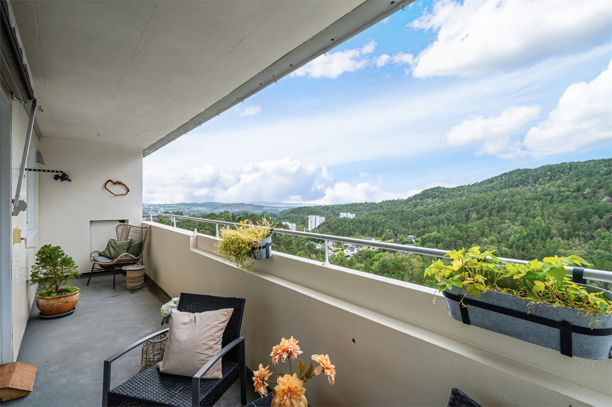 - Med en herlig balkong på 11m² med fantastisk utsikt -