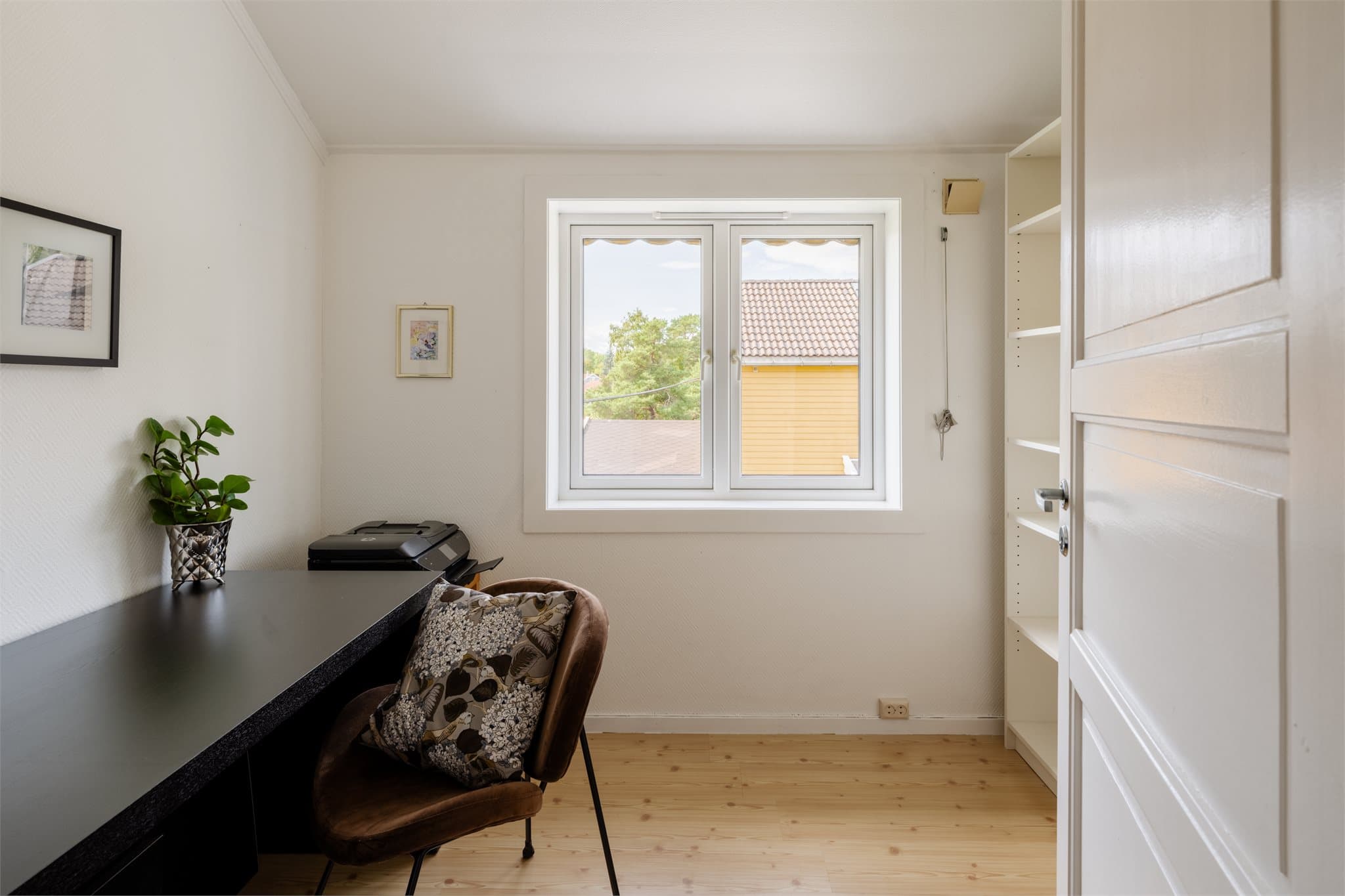 Fleksibelt rom som fint kan brukes som soverom eller kontor.